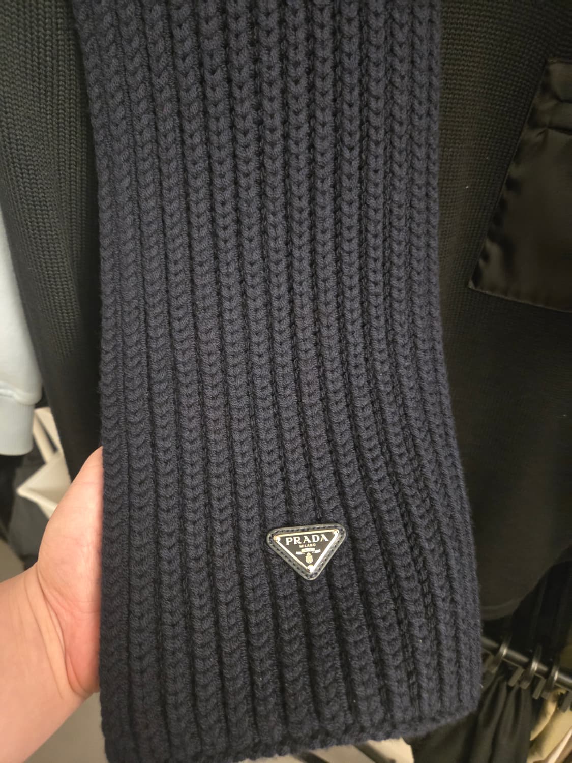 프라다 정품 머플러 상품이미지1