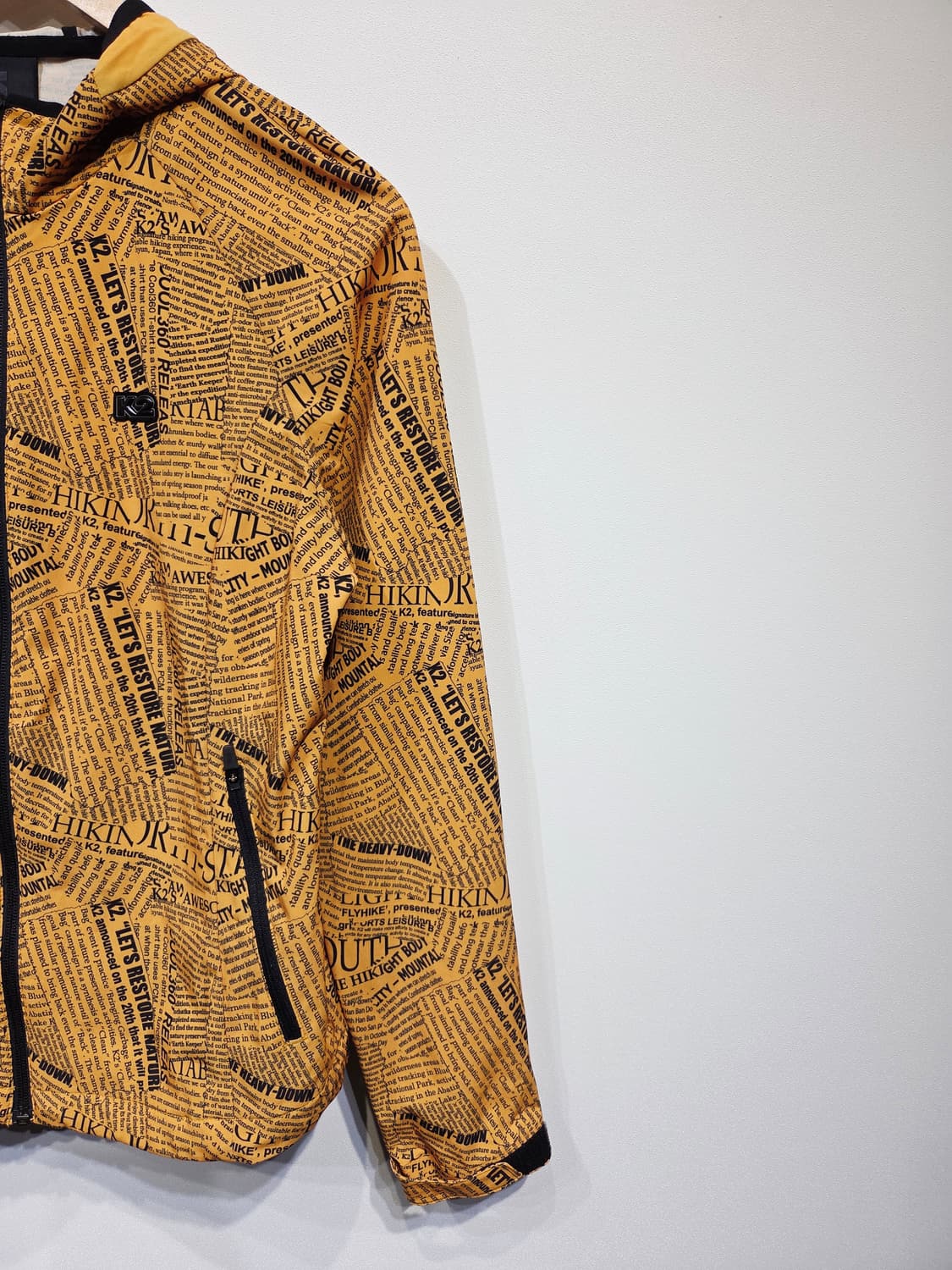 K2 뉴스페이퍼 프린팅 바람막이 후드 자켓_90 상품이미지4