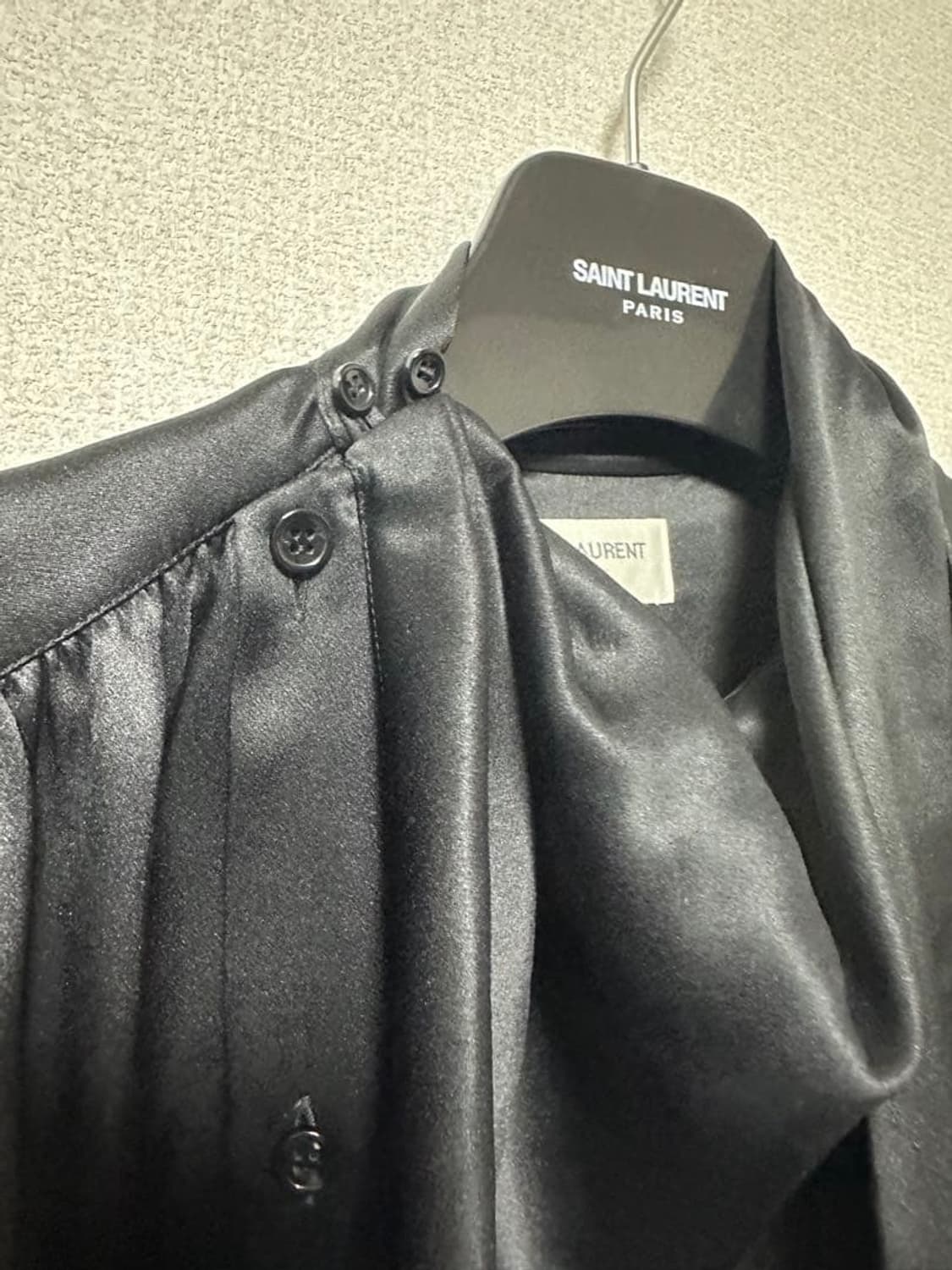 [더보이즈 찬희님 착용] 생로랑 23ss 스카프 셔츠 상품이미지5