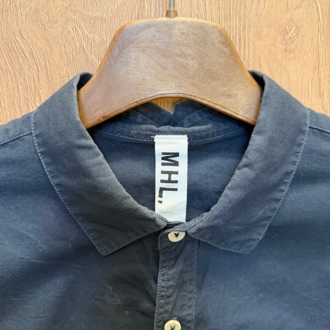 마가렛 호웰 반팔 셔츠 무지 체스트 포켓 디테일 레귤러핏 네이비 상품이미지5