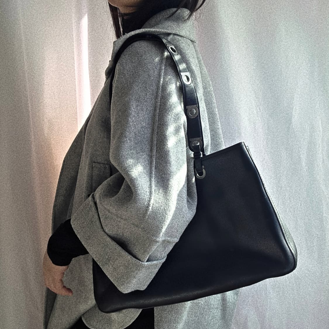 [정품 Ferragamo] 페레가모 빈티지 간치니버클 레더 숄더백 쇼퍼백 상품이미지9