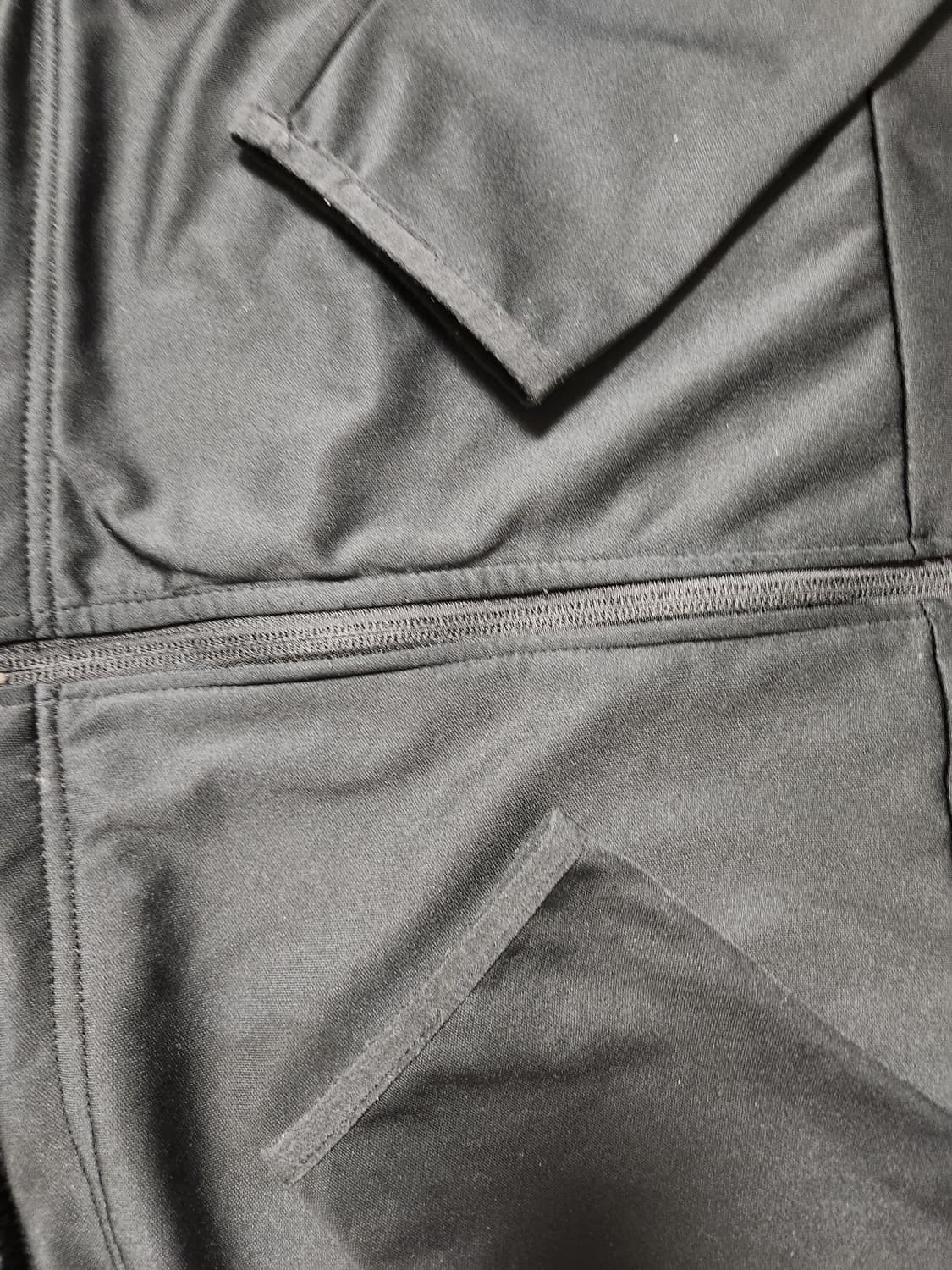 나이키 드라이핏 트레이닝복 상하의 세트 사이즈L

전체적으로 사용감있고  상품이미지4