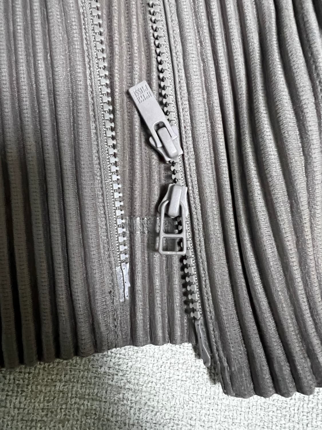 옴므플리세 카고 집업 상품이미지5