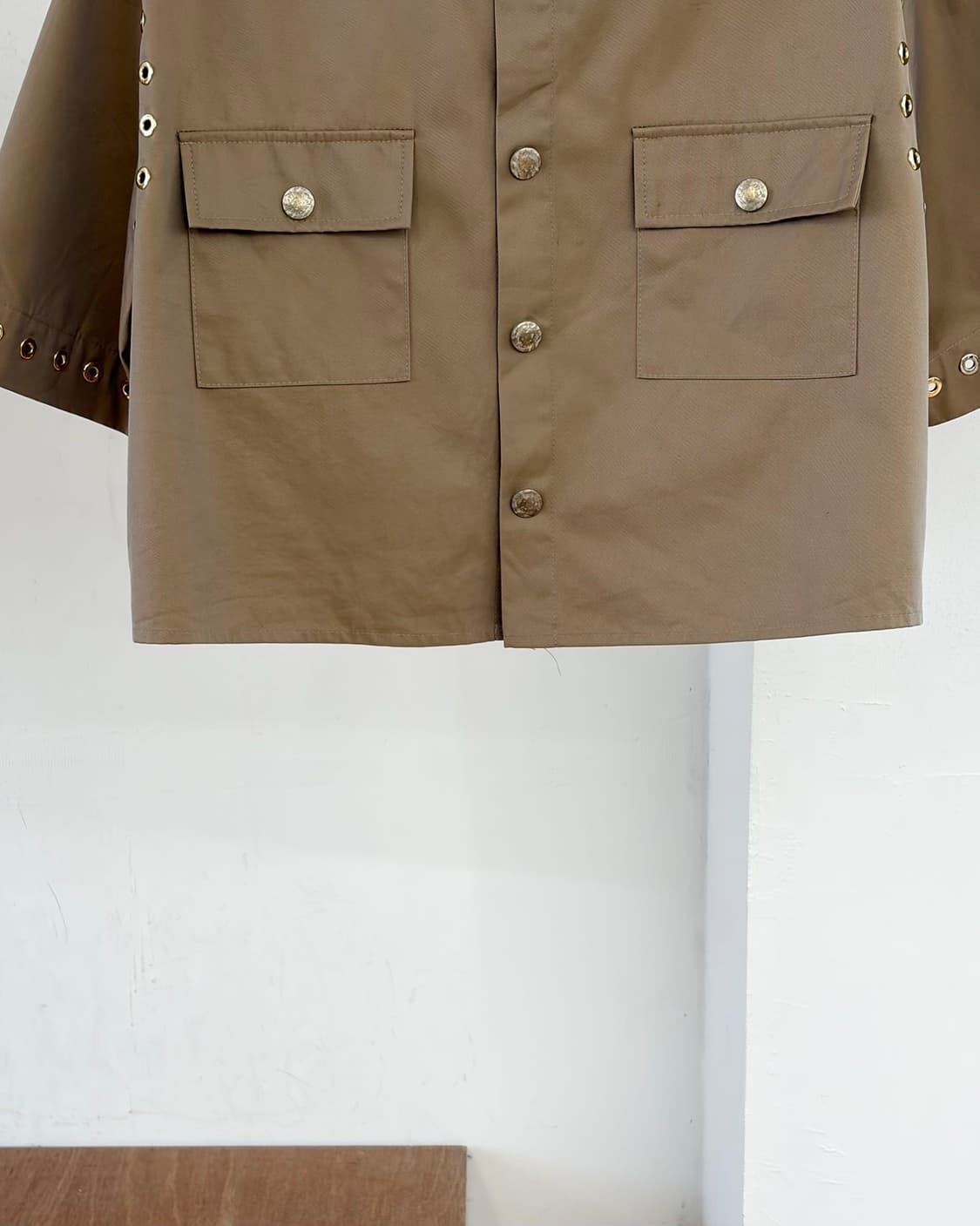 코쉐 브라운 아일렛 크롭 하프 셔츠  상품이미지5
