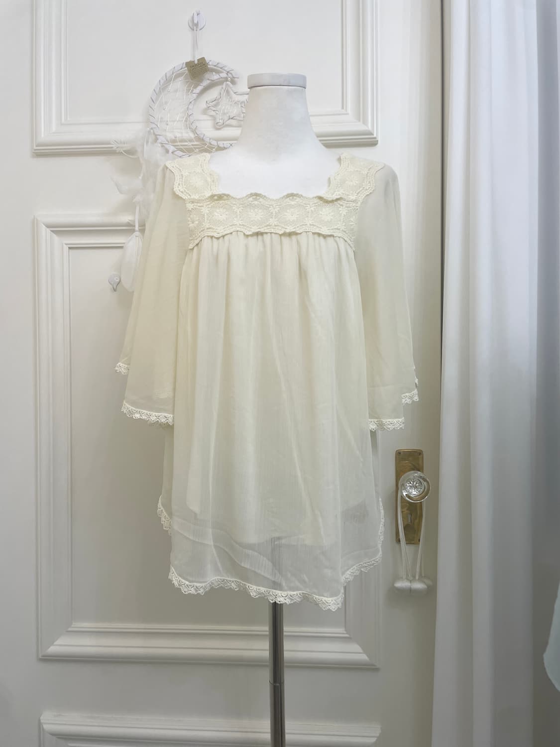 butter lace point cape blouse(size-F) 상품이미지1