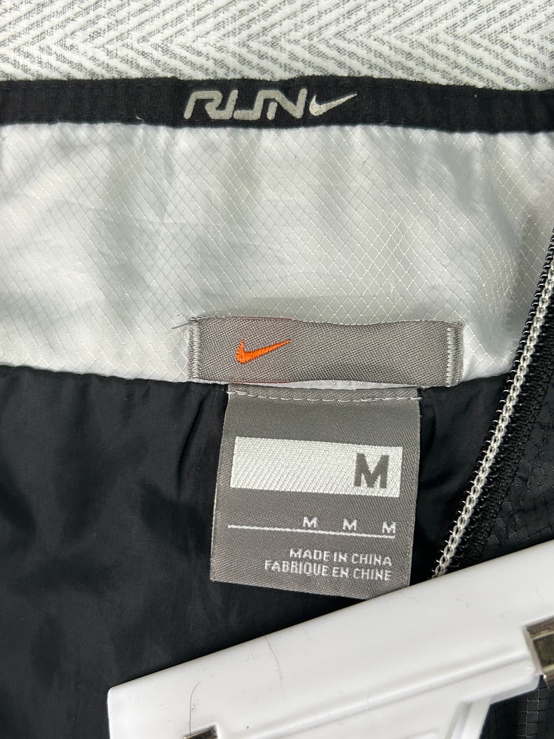 나이키 블랙 바람막이 집업 자켓 검흰 상품이미지4