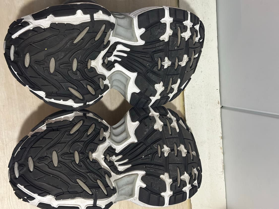 43 발렌시아가 10xl 화이트 팝니다 상품이미지7