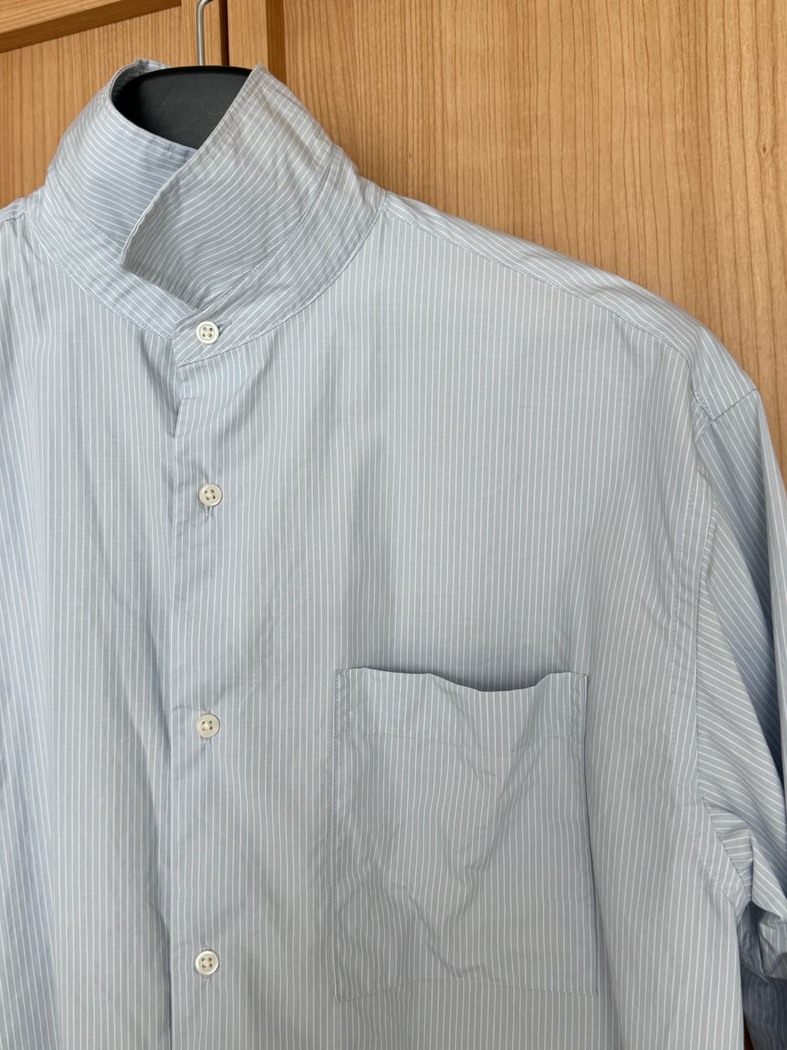 25시즌 유니클로 C 스트라이프 셔츠 판매합니다. 상품이미지3