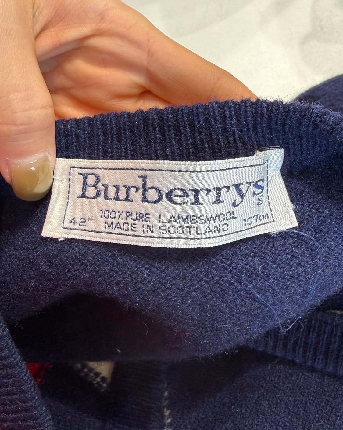 버버리 네이비 아가일패턴 브이넥 니트  상품이미지8