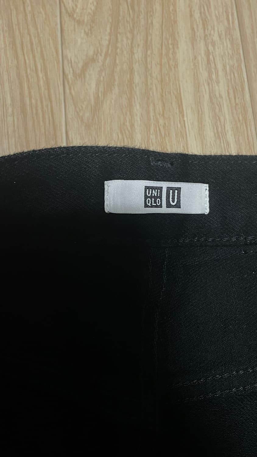 새제품) 29 유니클로U 슬림핏 데님팬츠 블랙 상품이미지2