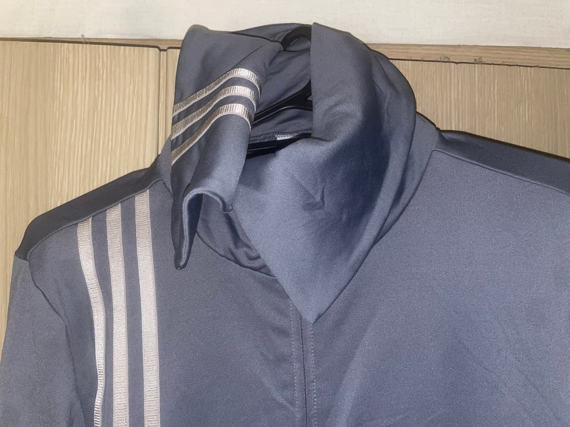 브루탈리즘적 ADIDAS 상품이미지3