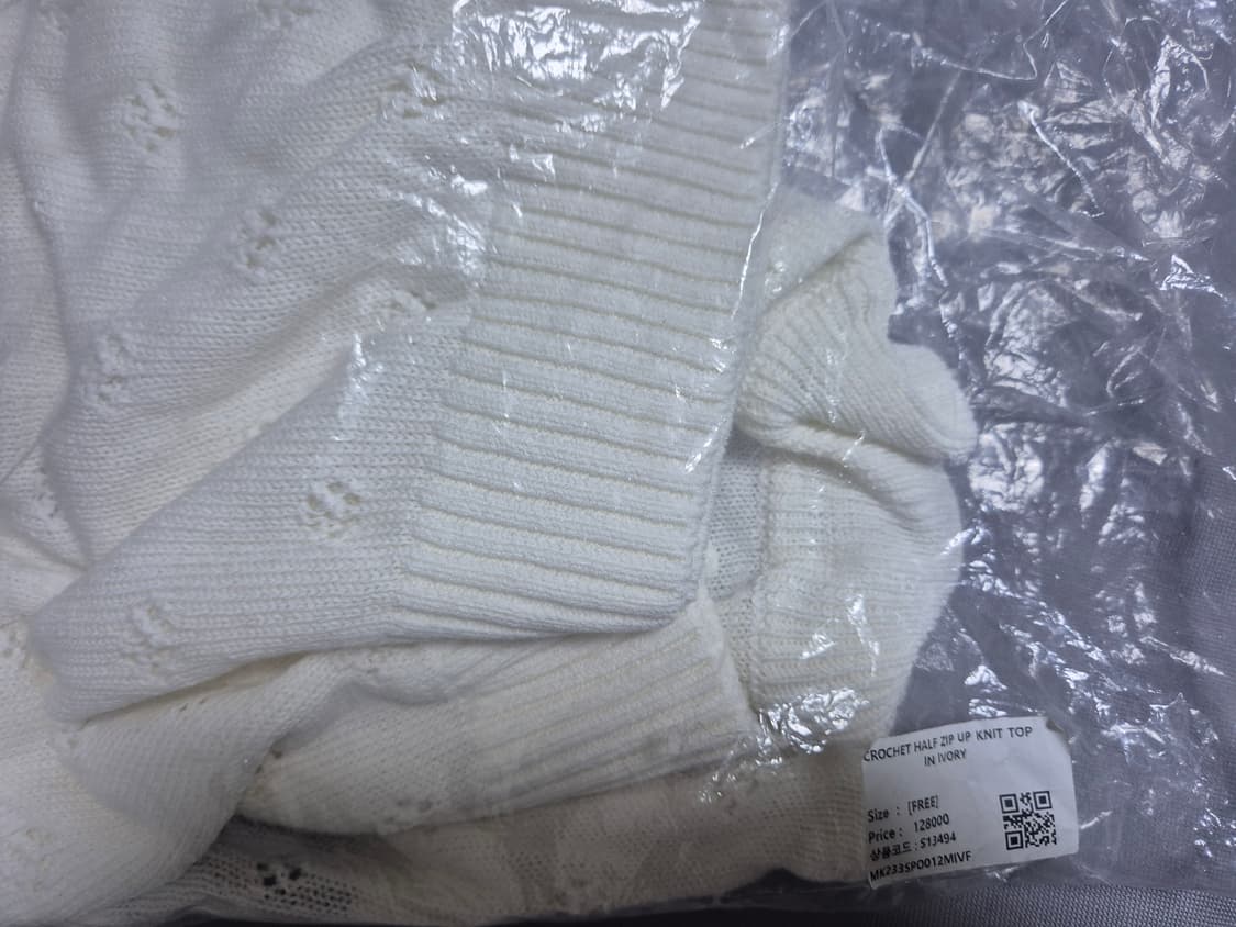 (새상품) 마뗑킴 크로쉐 하프 집업 니트탑 블랙/아이보리 상품이미지6