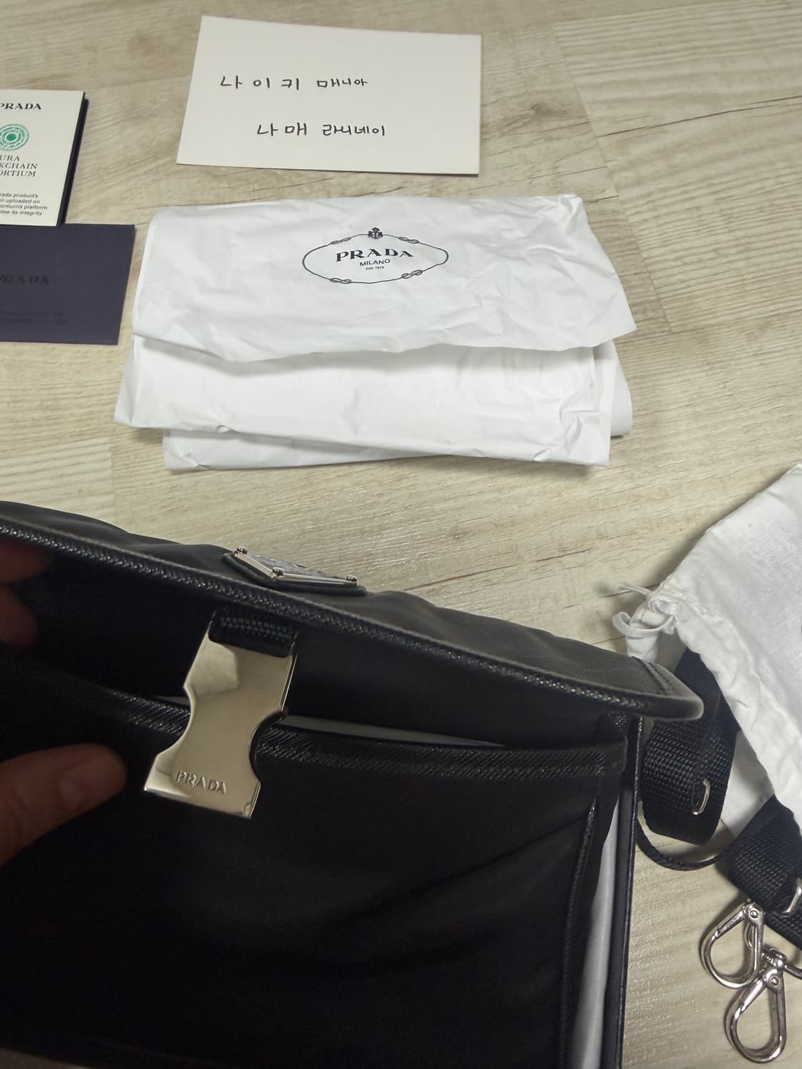 프라다 리나일론 앤 사피아노 레더 스마트폰 케이스 블랙 상품이미지6