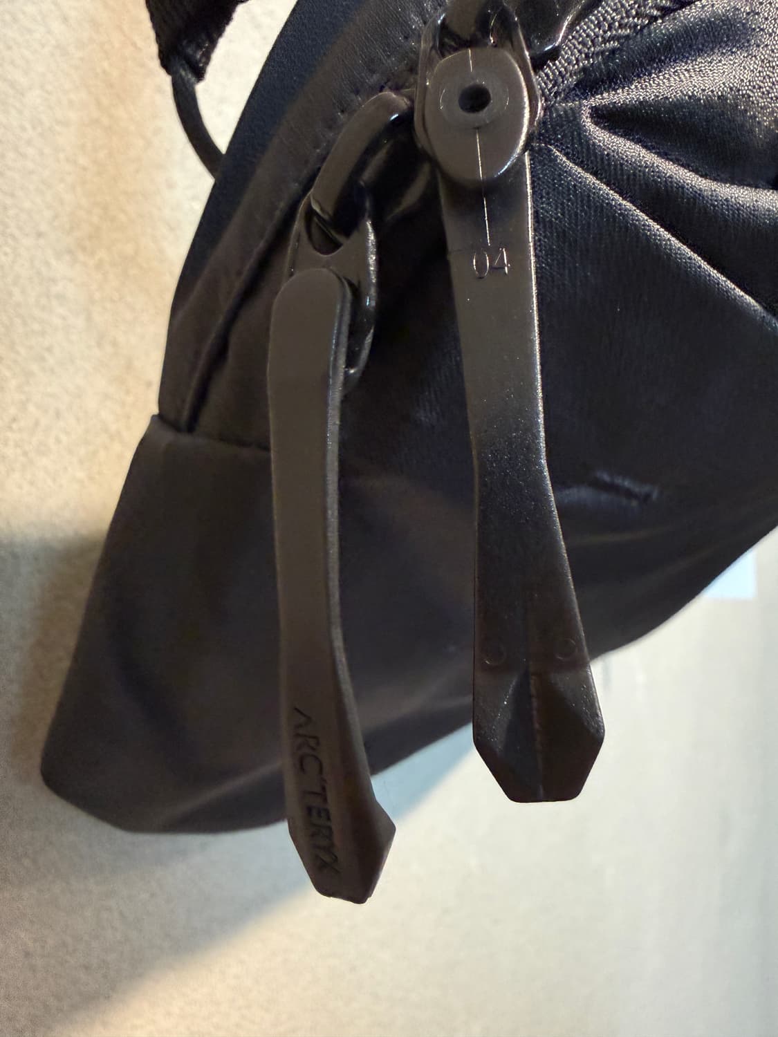 아크테릭스 헬리아드 크로스백 상품이미지4