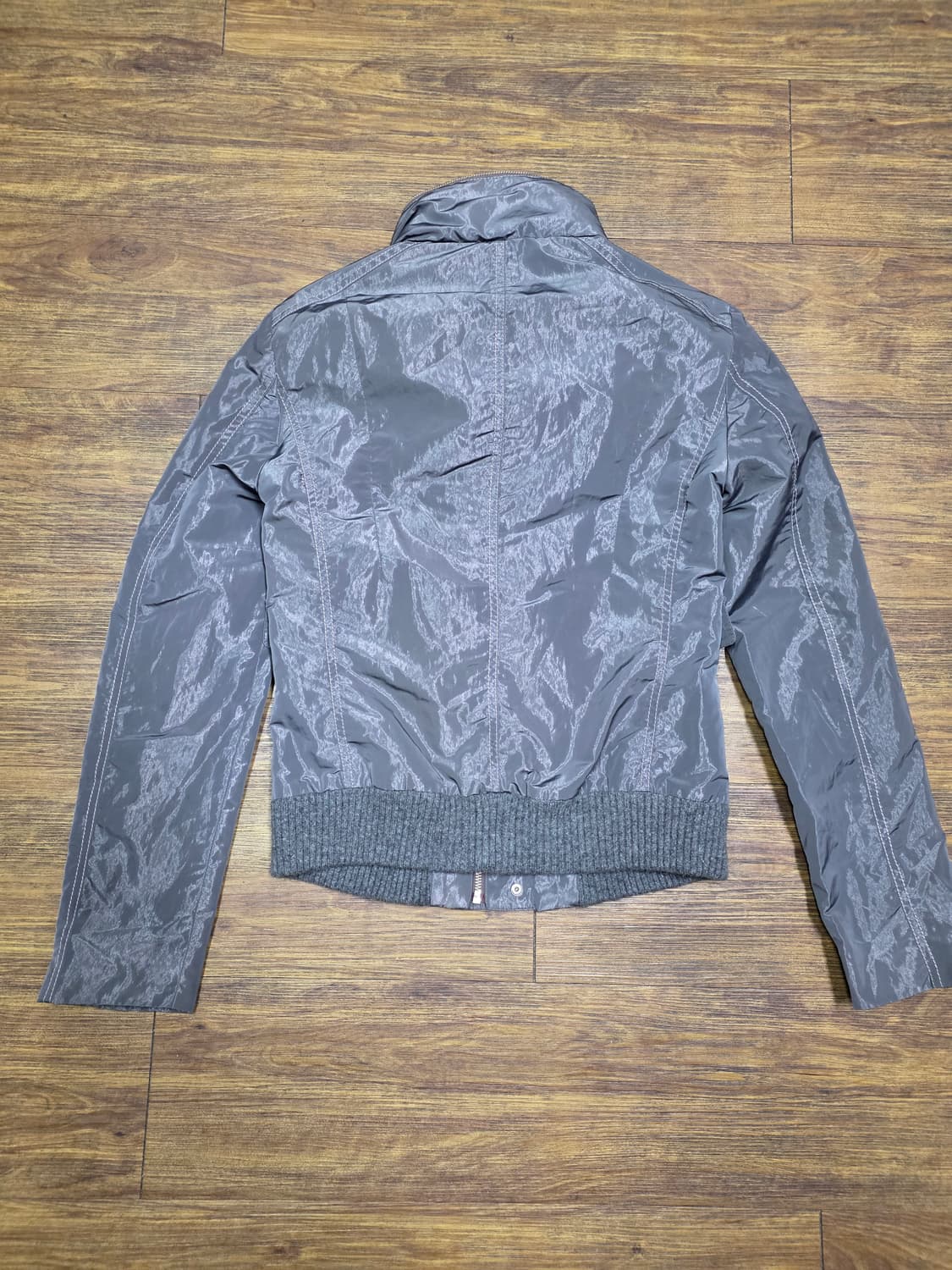 우영미 하이넥 글로시 집업자켓  상품이미지9