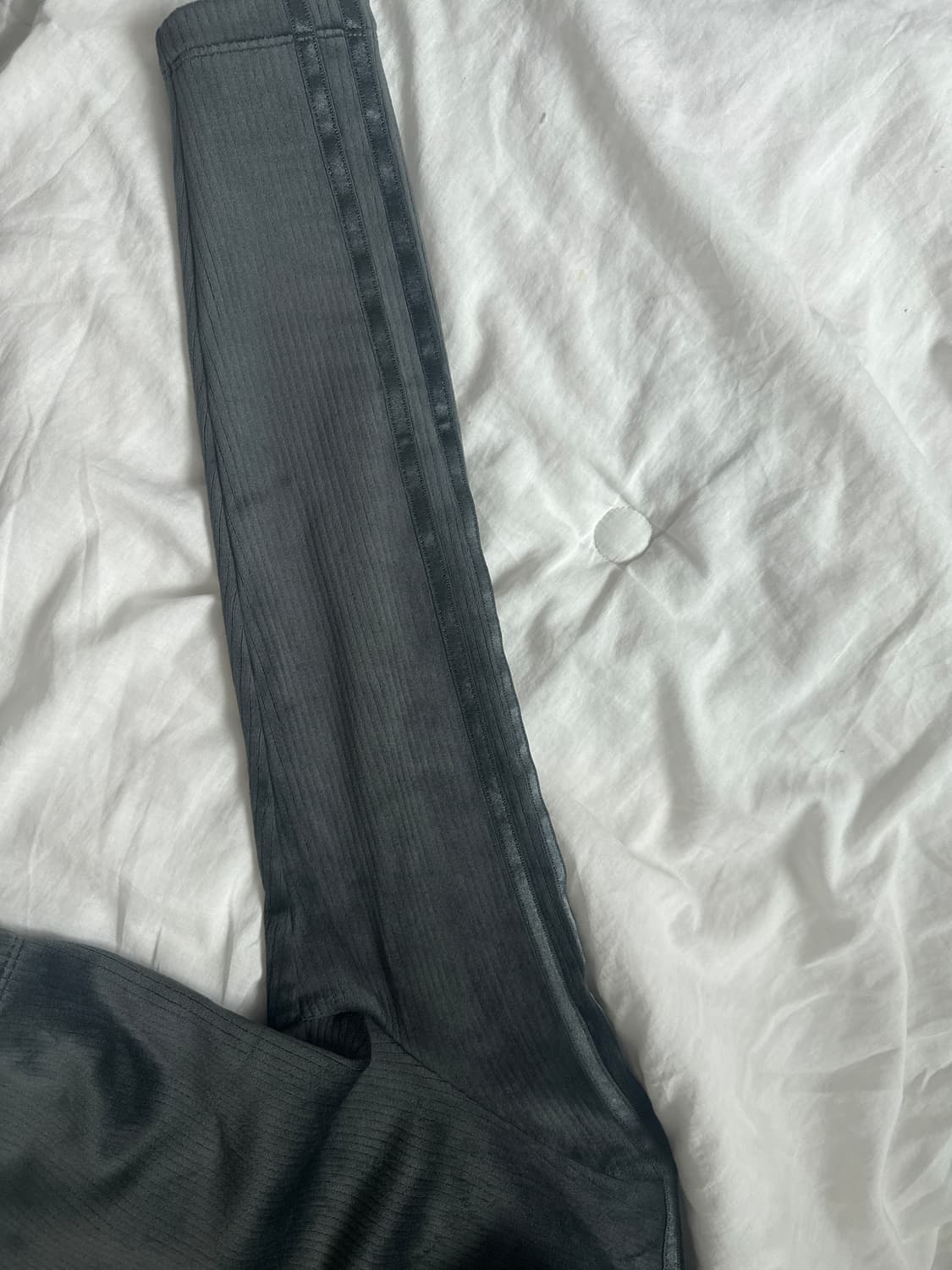 아디다스 크롭 벨벳 자켓 M 상품이미지2