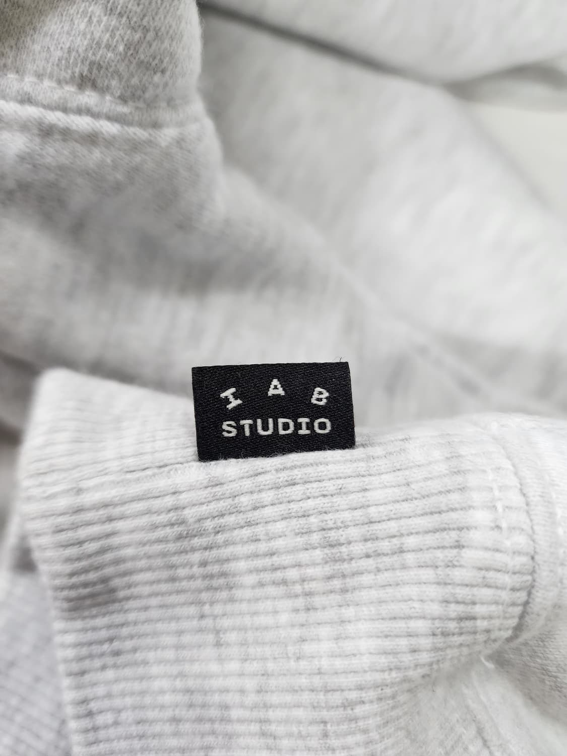 23FW 아이앱스튜디오 맨투맨 라이트 그레이 상품이미지6