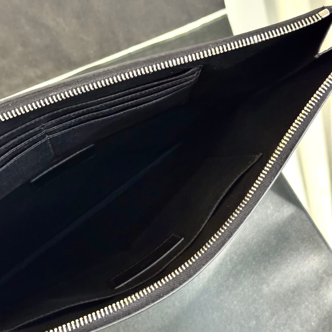 [새상품급] 입생로랑 이니셜 로고 클러치 상품이미지6