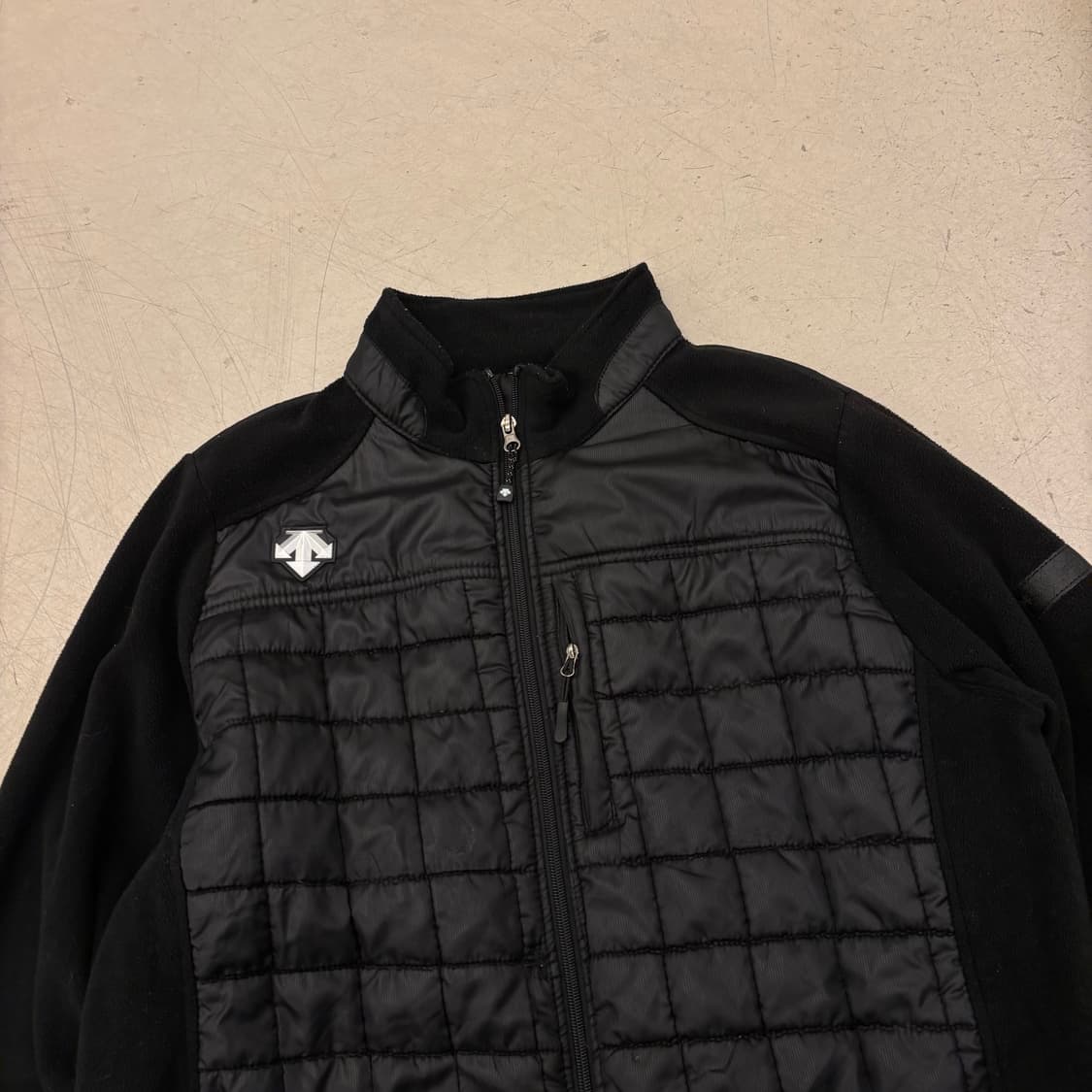 데상트 퀼팅 플리스 자켓 상품이미지2