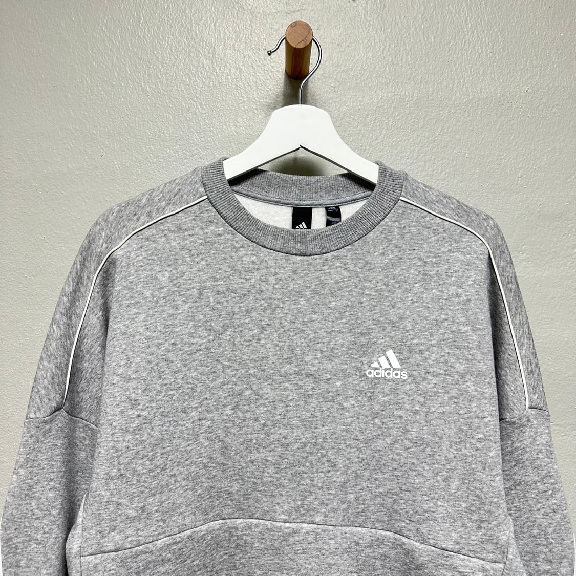 아디다스 백프린팅 디자인 맨투맨 상품이미지2