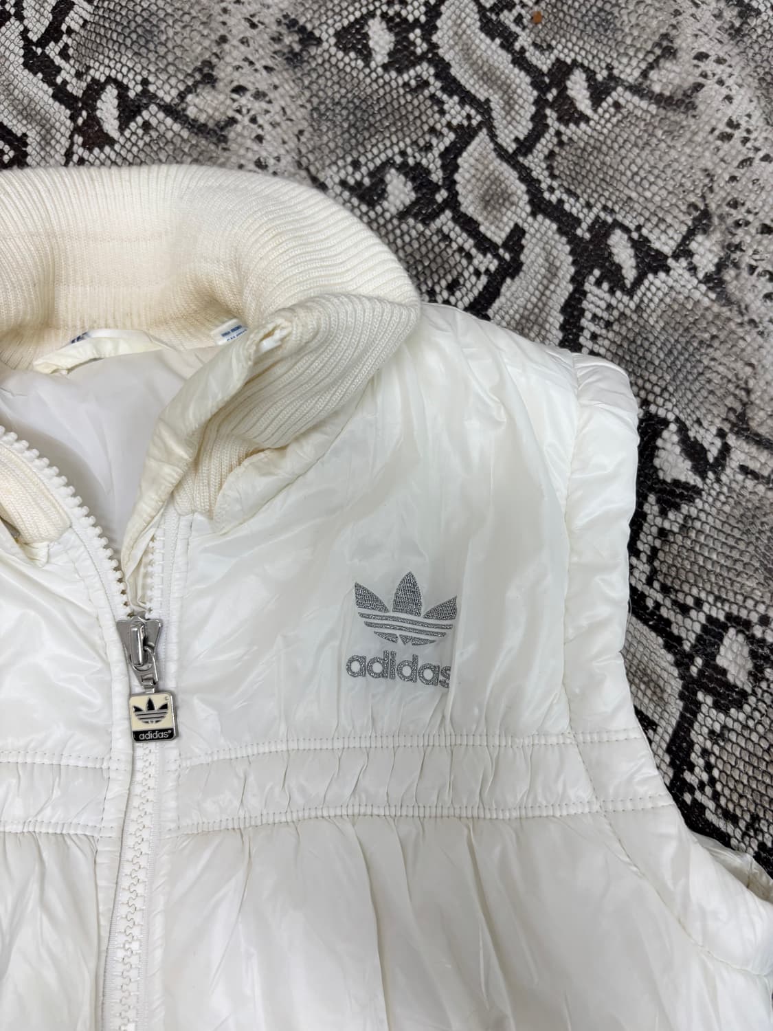 “ADIDAS” Silver Logo White Vest Padding 상품이미지3