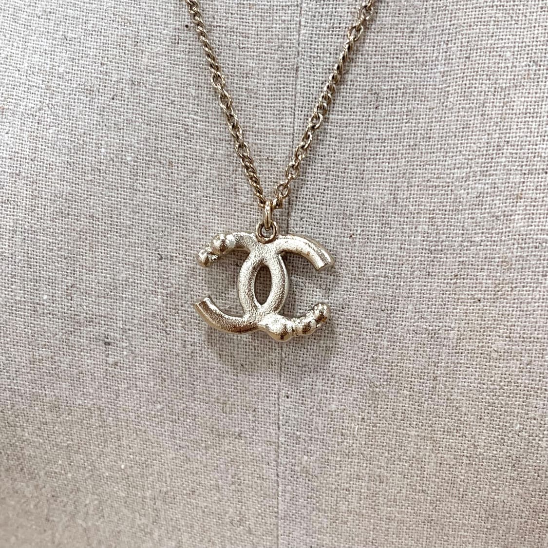 샤넬 크리스탈 진주 롱&숏 골드 목걸이 상품이미지7