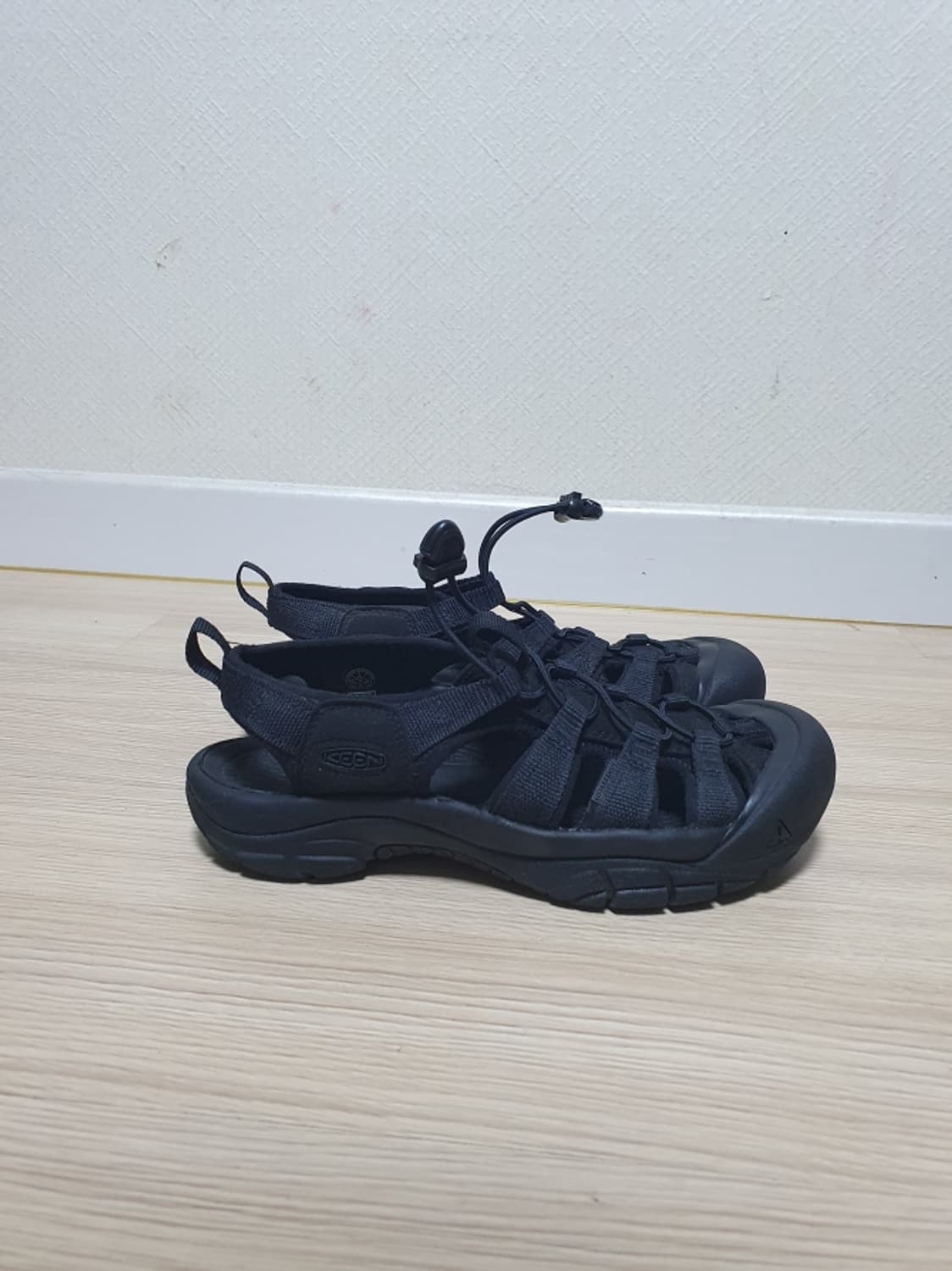 킨 뉴포트 H2 블랙 샌들 245 상품이미지1