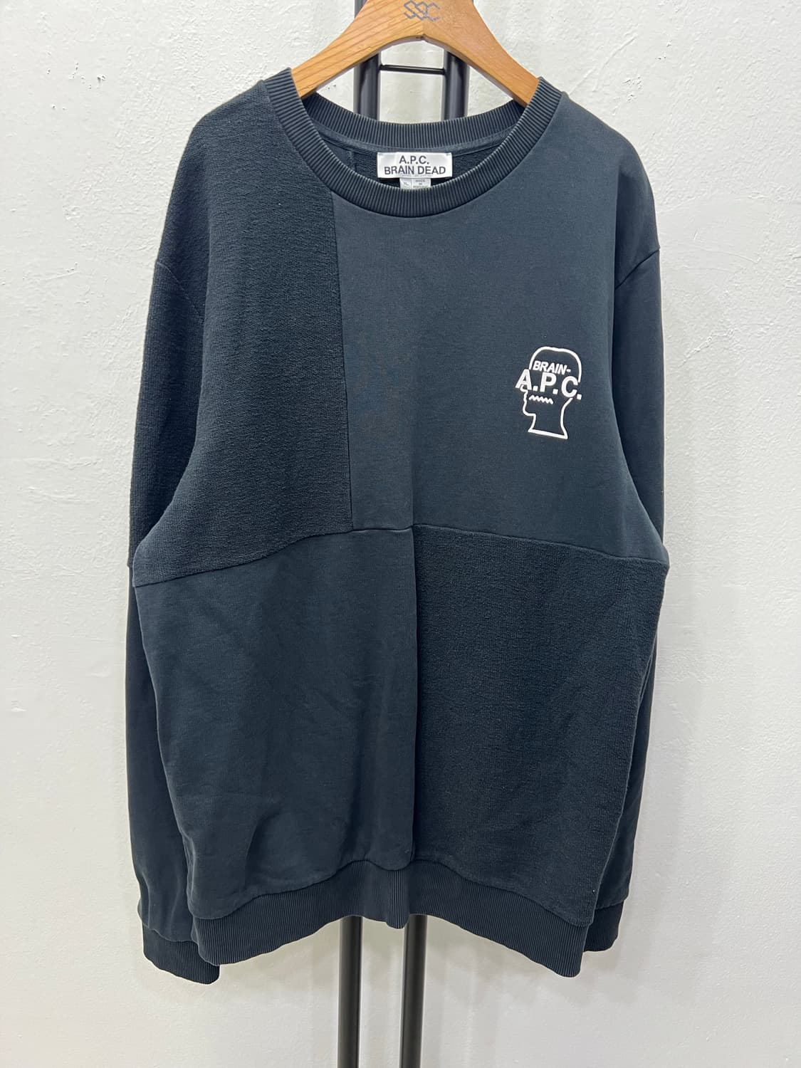 정품) APC 아페세 x 브레인데드 맨투맨 XL 상품이미지1