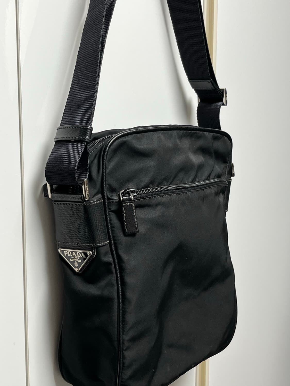 프라다 블랙 나일론 크로스백 상품이미지1