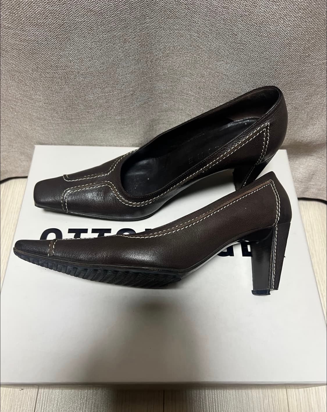 [235] 셀린느 스티치 힐 상품이미지2