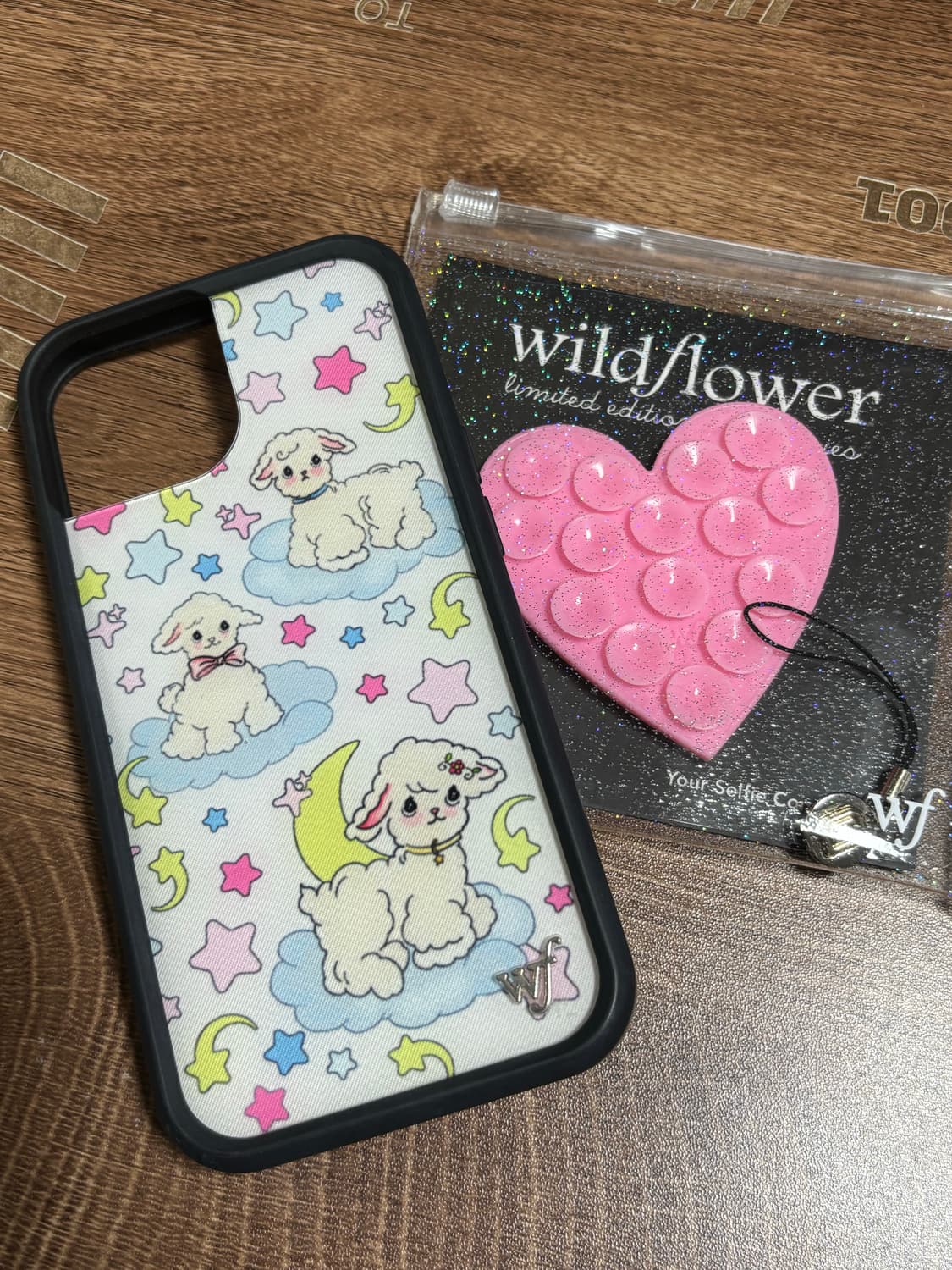 [새제품] 와일드플라워 핸드폰케이스 (아이폰15) 상품이미지1