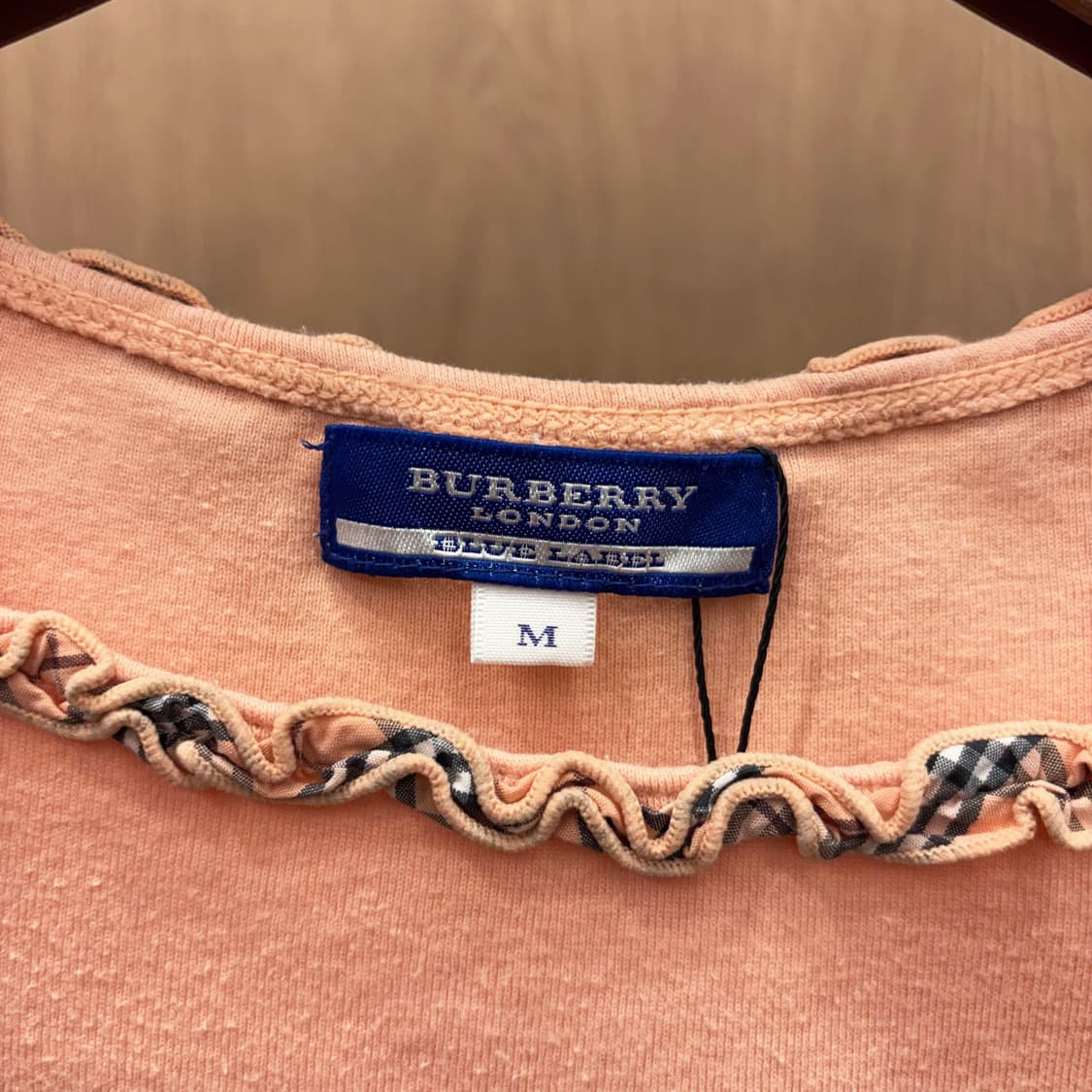 버버리 블루 라벨 코튼 7부 티셔츠 넥라인 소매 체크 프릴 디테일 오렌지 상품이미지8