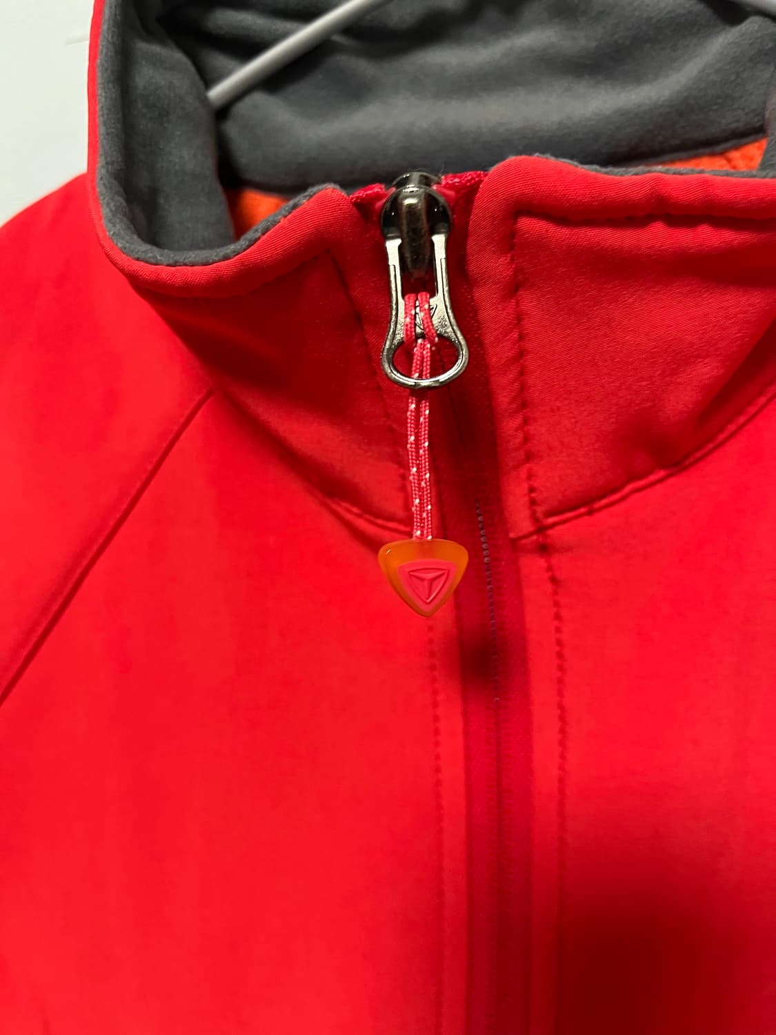 트렉스타 빨간색 집업자켓 상품이미지5