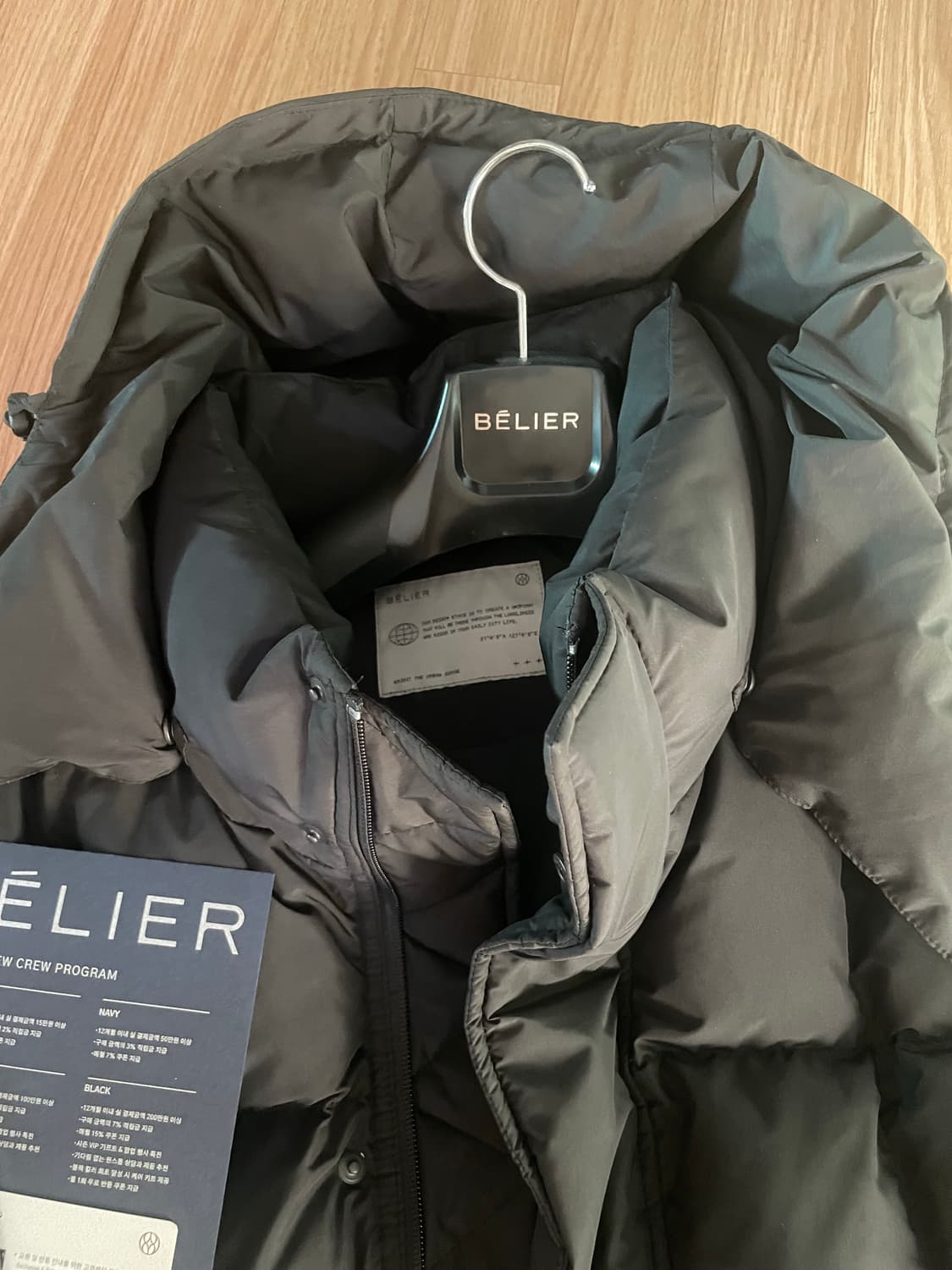 [100]벨리에 크로스 라인 패딩 후디드 구스 다운 블랙 상품이미지4