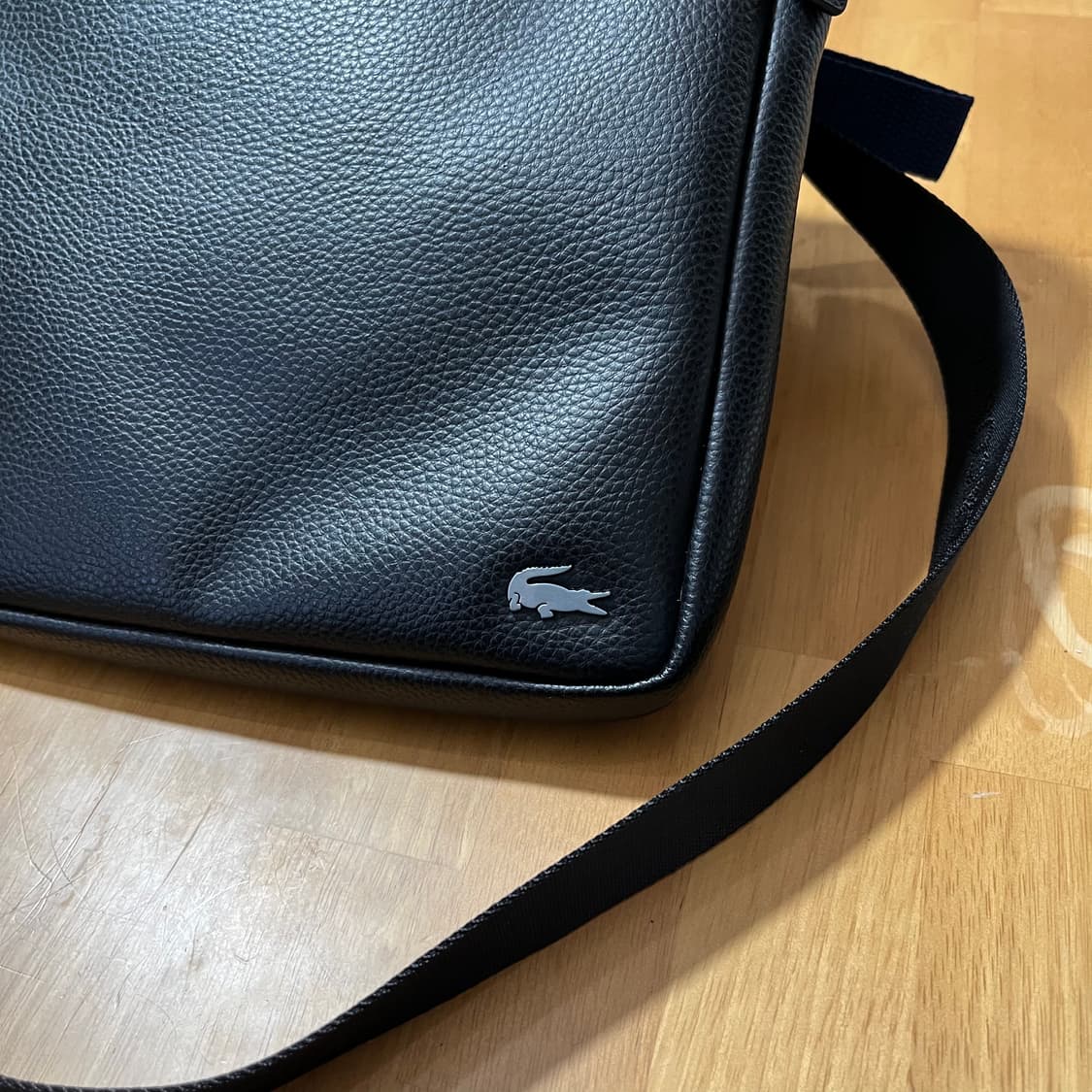 택포) 라코스테 정품 맨즈 클래식 가죽 크로스백 상품이미지2