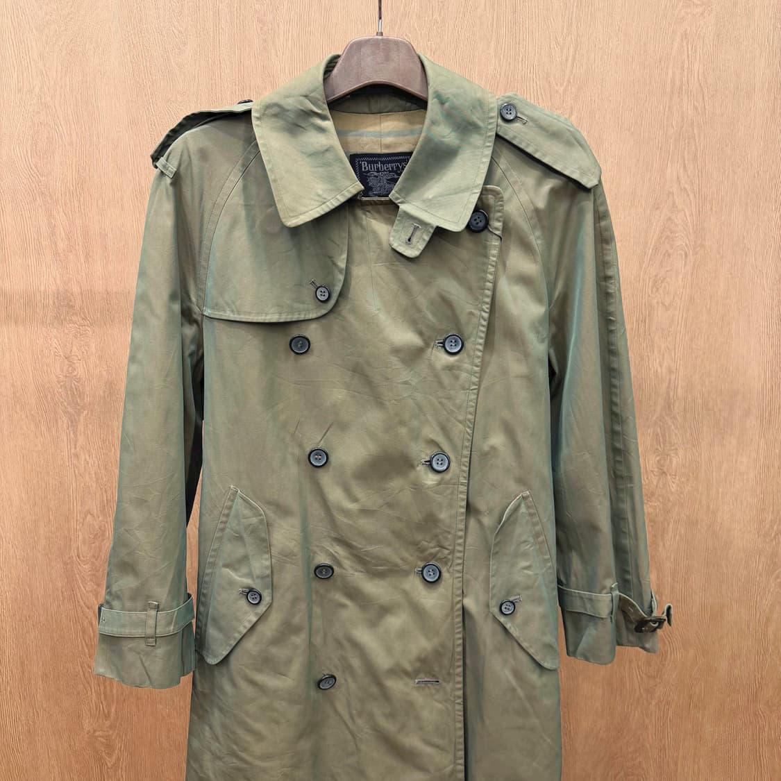 버버리 코튼 트렌치 코트 더블 브레스티드 벨트 견장 디테일 올리브 카키 상품이미지4