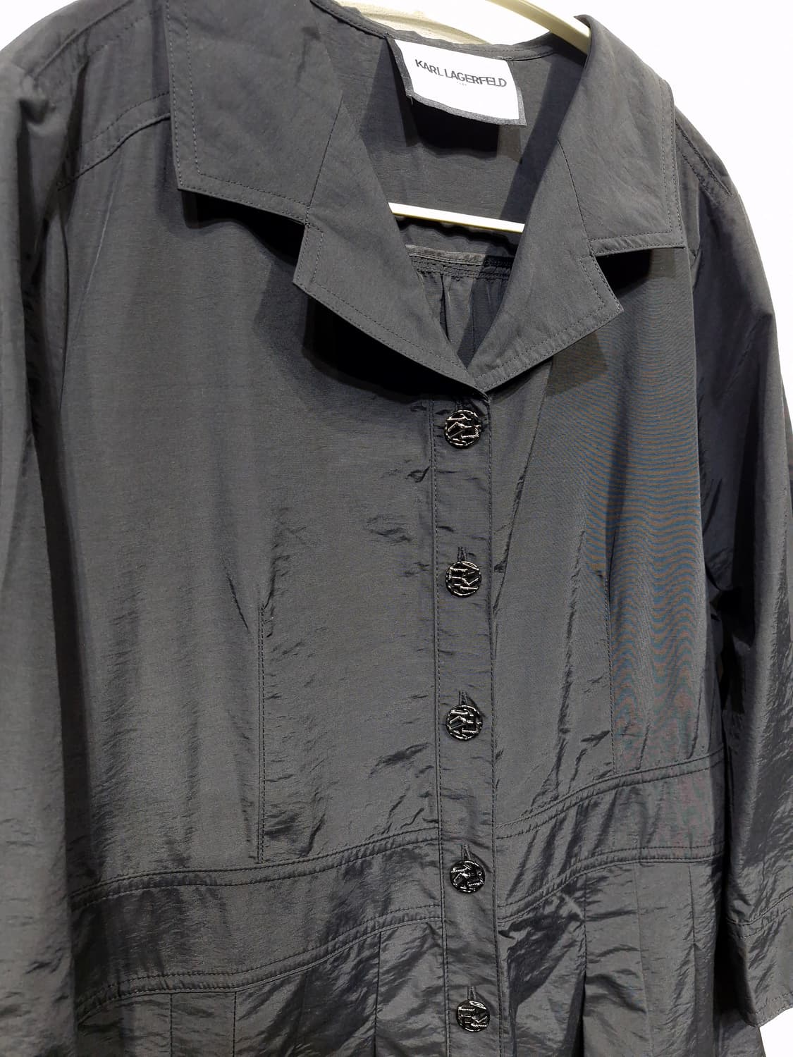 KARL LAGERFELD 칼라거펠트 23S/S 오픈칼라 원피스 상품이미지3