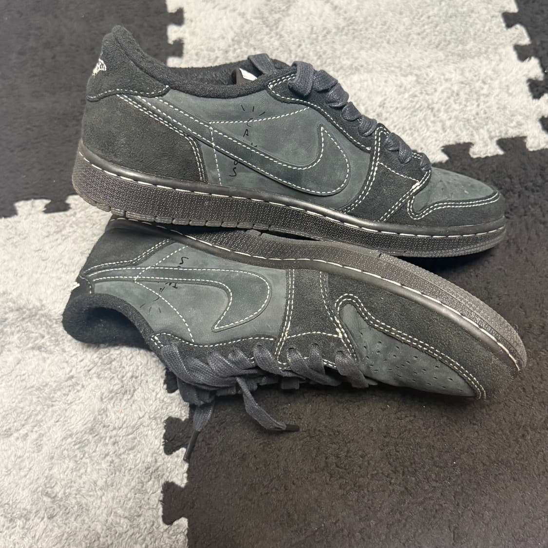 260 조던 1 x 트래비스스캇 블랙팬텀 상품이미지2