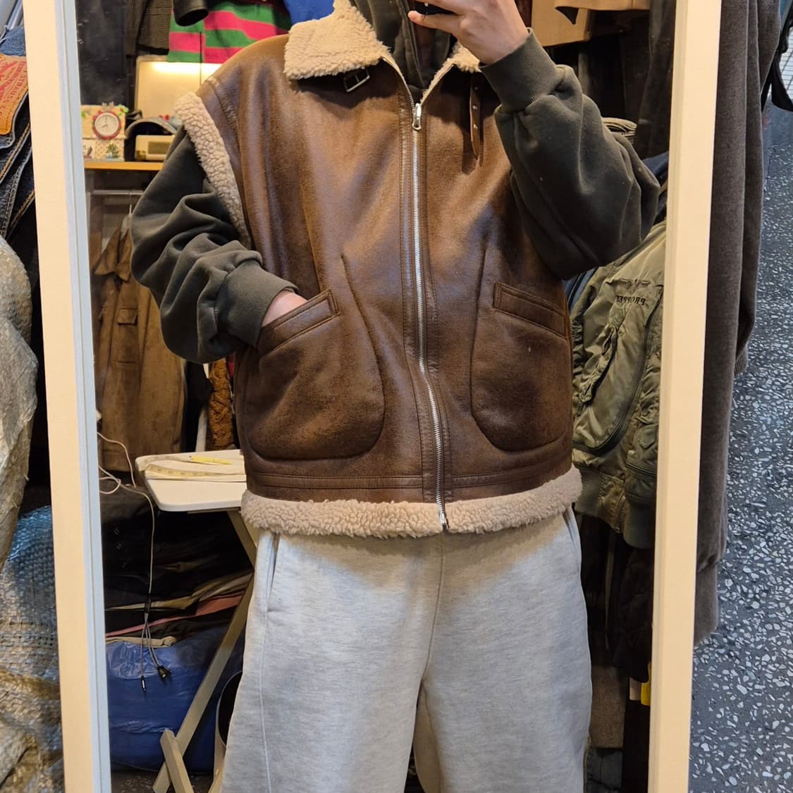 FREE(착샷잇음) 브라운 무스탕 조끼자켓 상품이미지3
