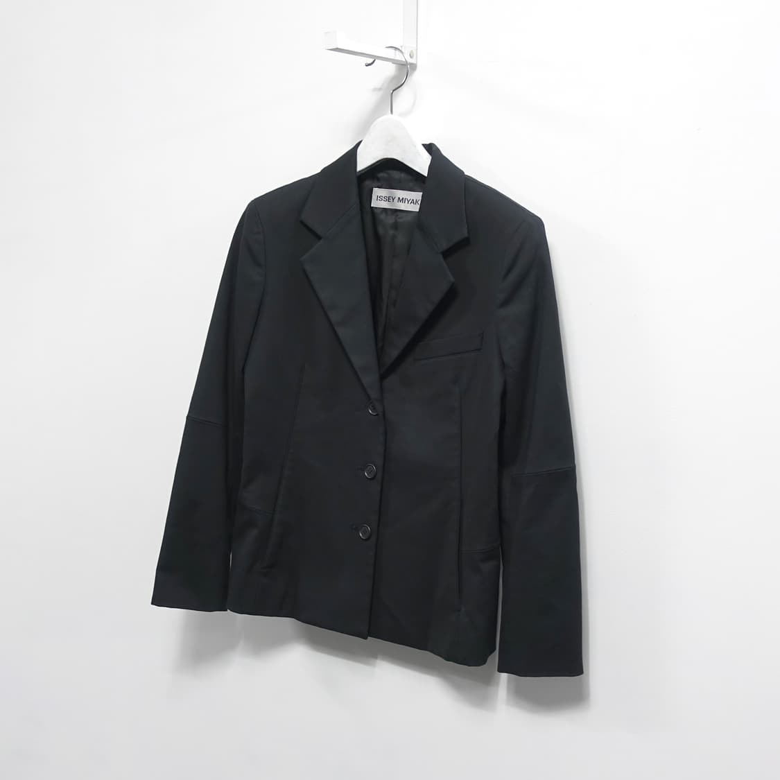 [1] ISSEY MIYAKE 이세이미야케 신축코튼 스포티 클래식 자켓  상품이미지2