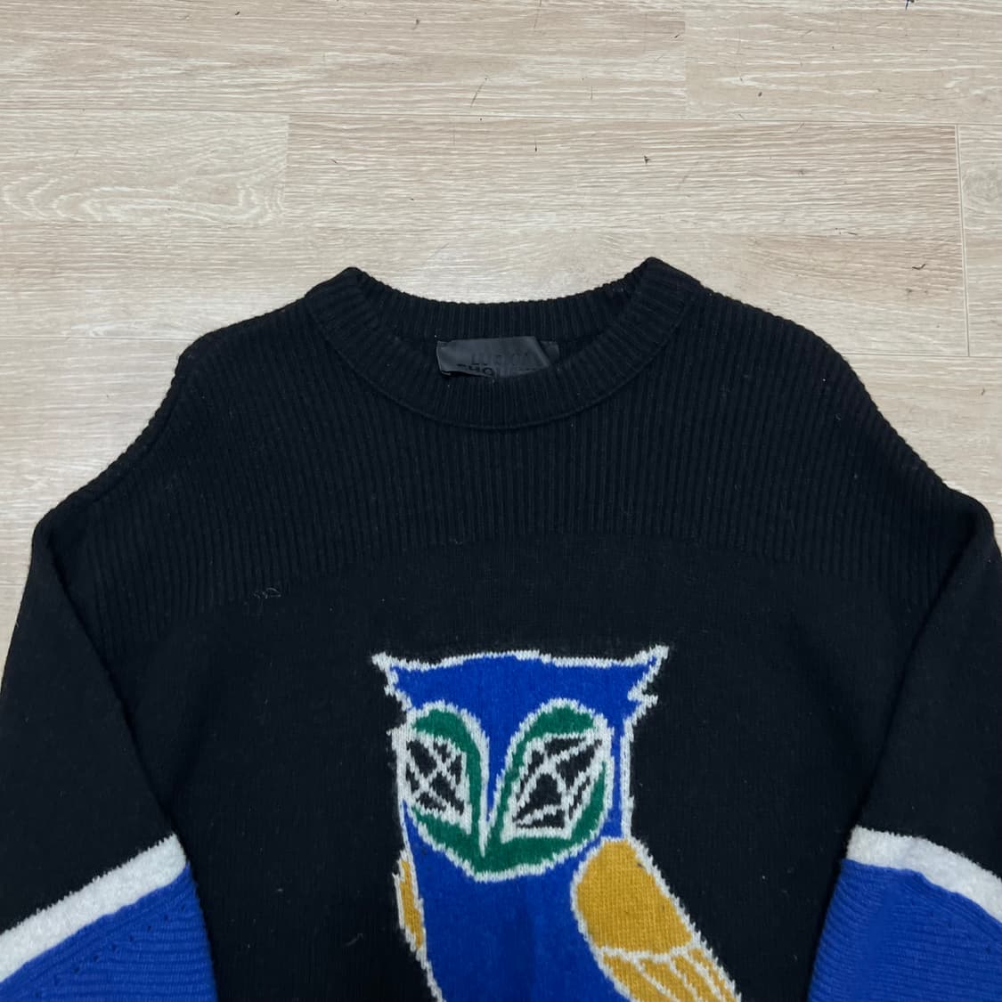 럭키슈에뜨 여성 슈에뜨 빅로고 라운드넥 니트 [블랙] FREE 상품이미지2