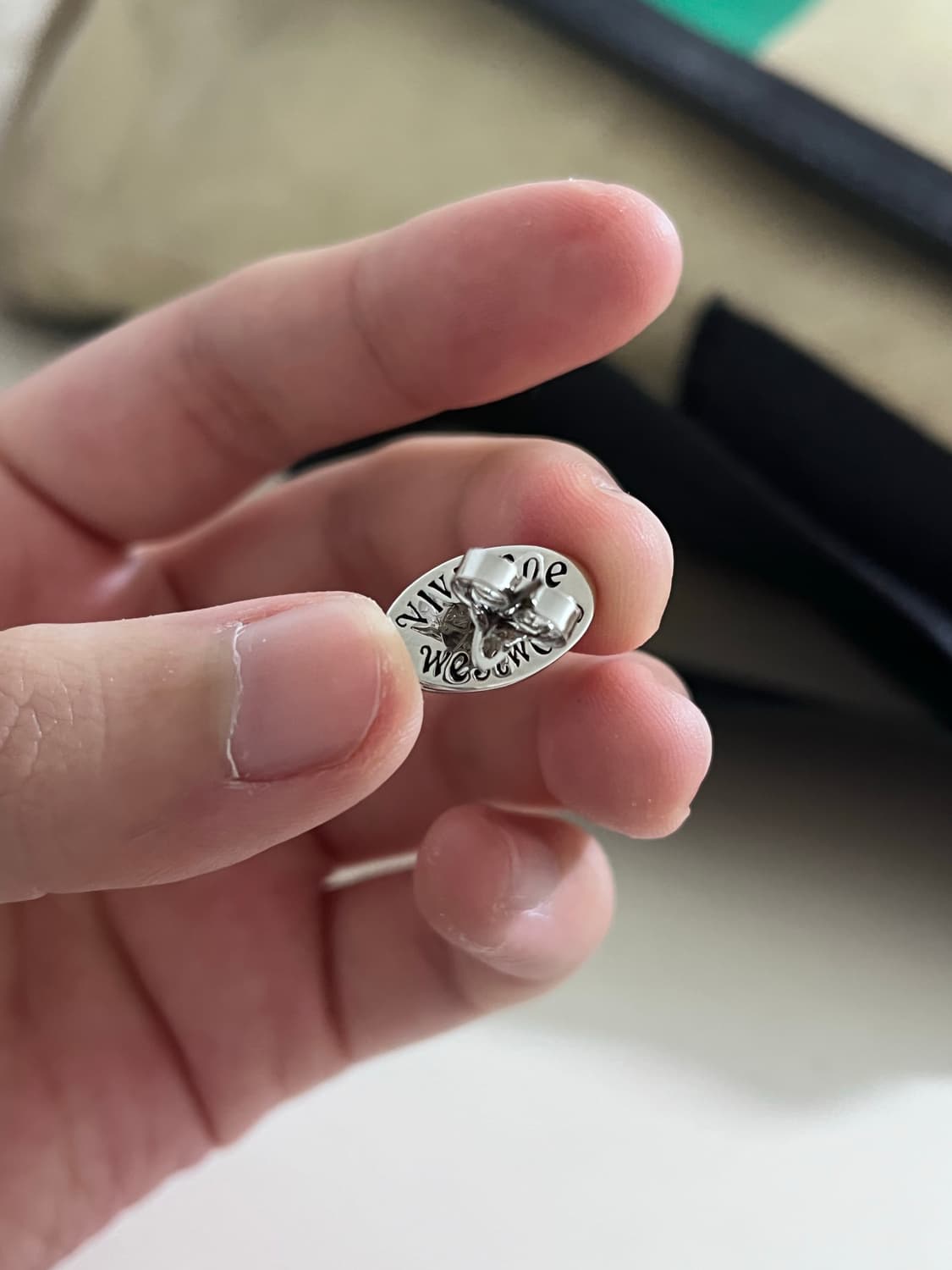 비비안웨스트우드 태그 스터드 이어링 상품이미지2