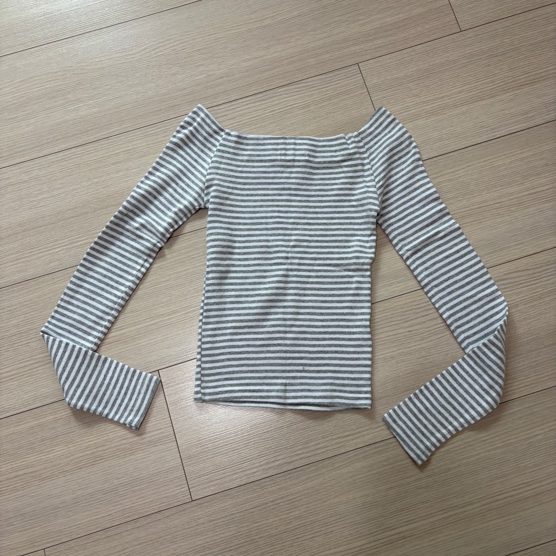 에이블리 룩스유 단가라 오프숄더 상품이미지3