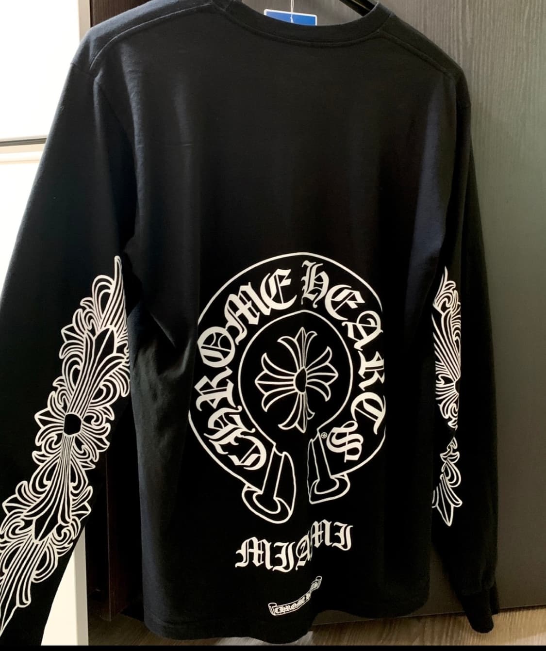 크롬하츠 플로랄 홀스슈 롱슬리브 L 더도산 상품이미지1