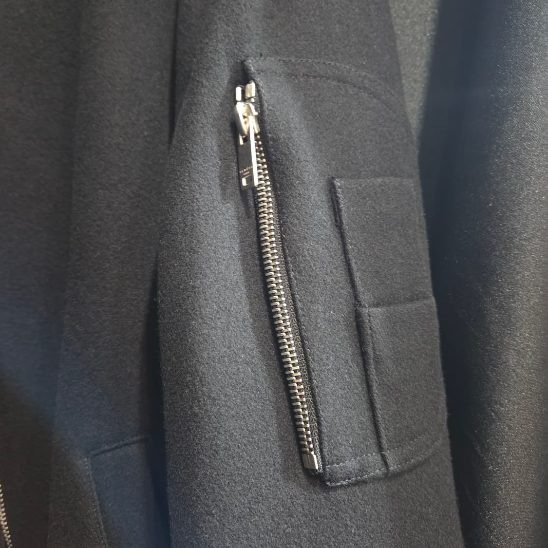 Sandro 산드로 옴므 블랙 봄버 자켓 상품이미지7