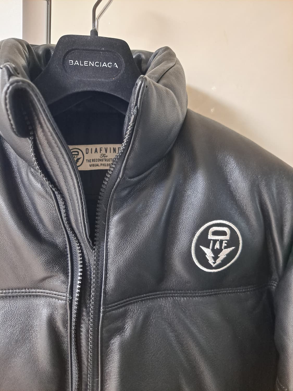 DIAFVINE 디아프바인 - 양가죽 램스킨 헤비 덕다운 패딩 상품이미지6