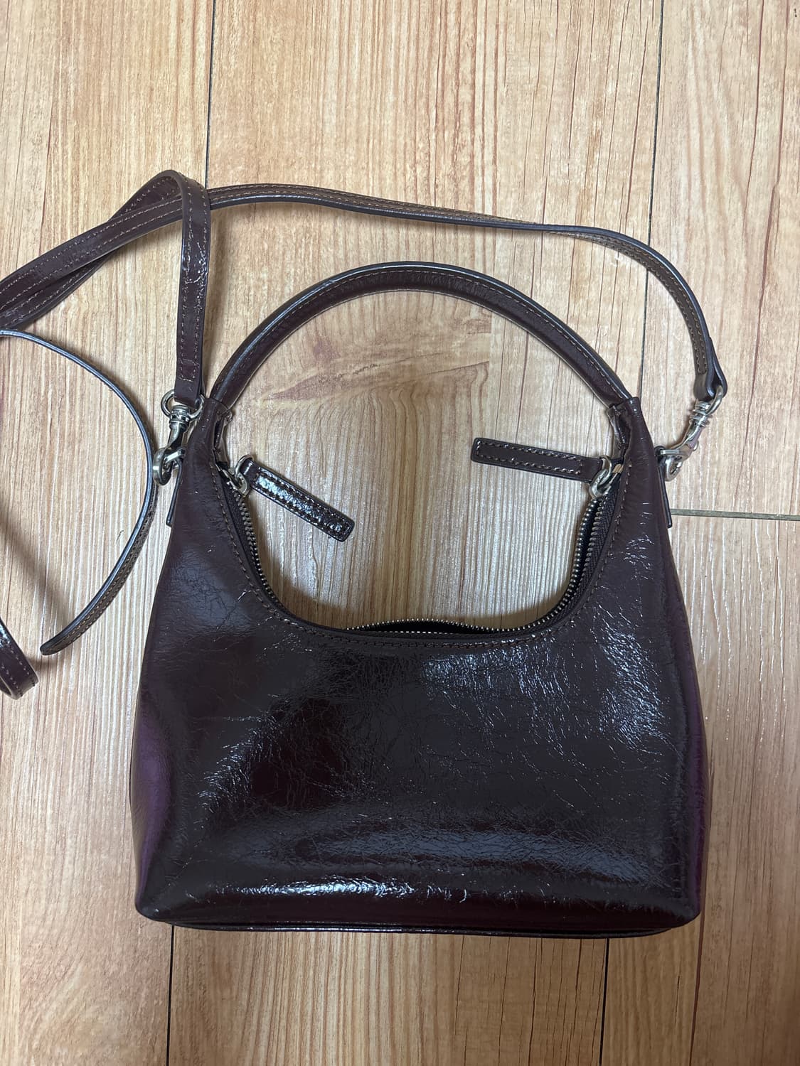 마지셔우드 HOBO MINI STRAP dark brown crinkle 상품이미지3