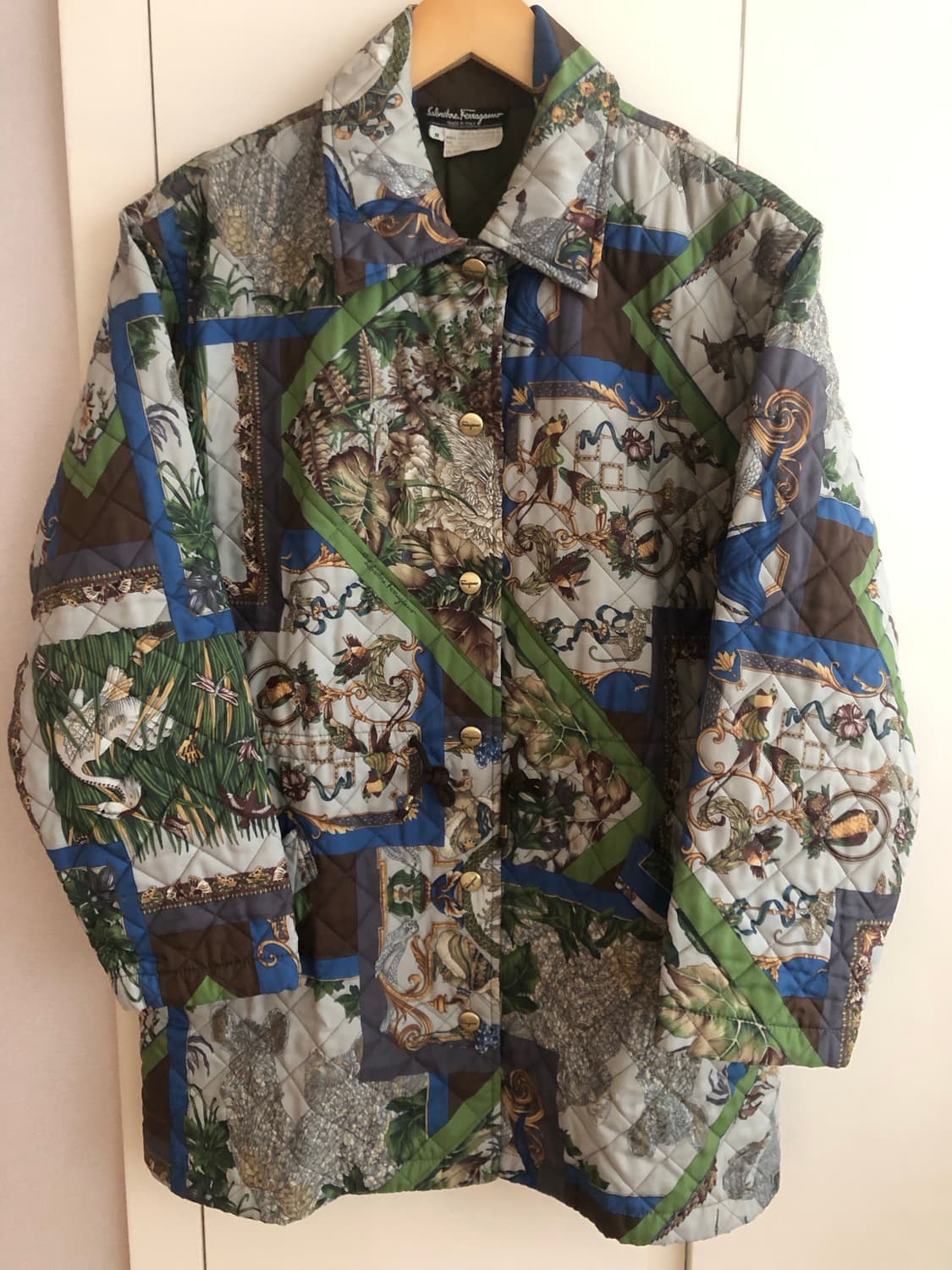 페라가모 프린팅 경량패딩 자켓 상품이미지1