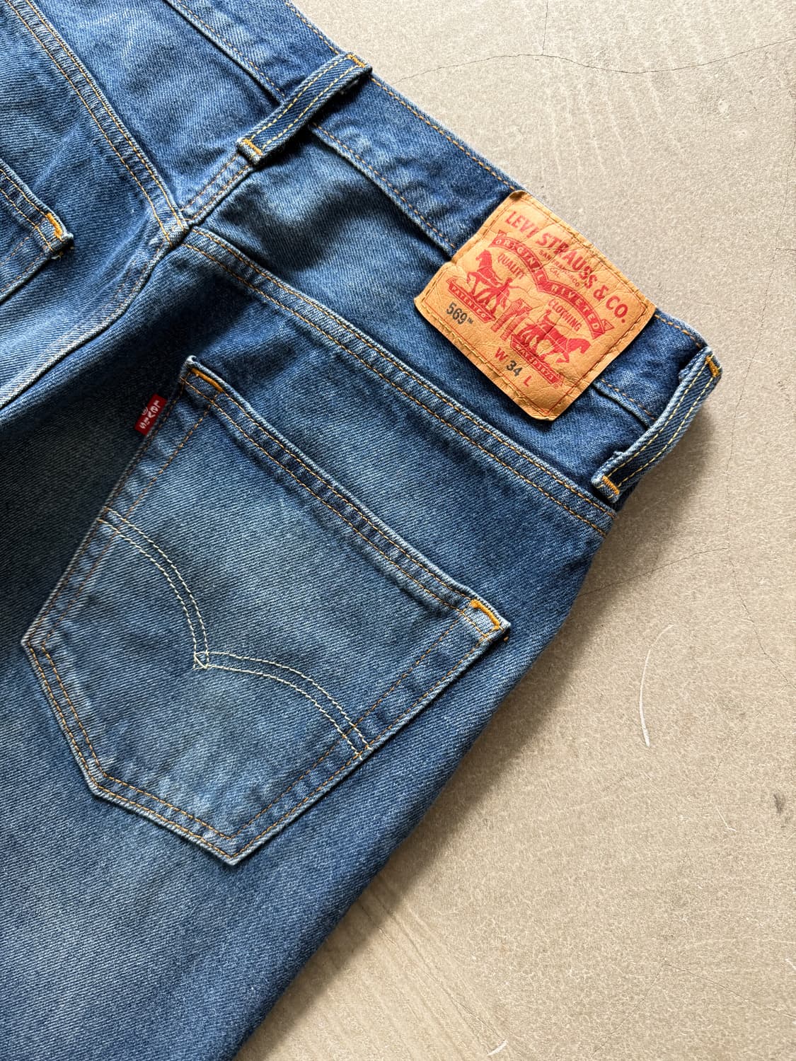 Vintage Levi's 569 Denim Shorts 상품이미지4