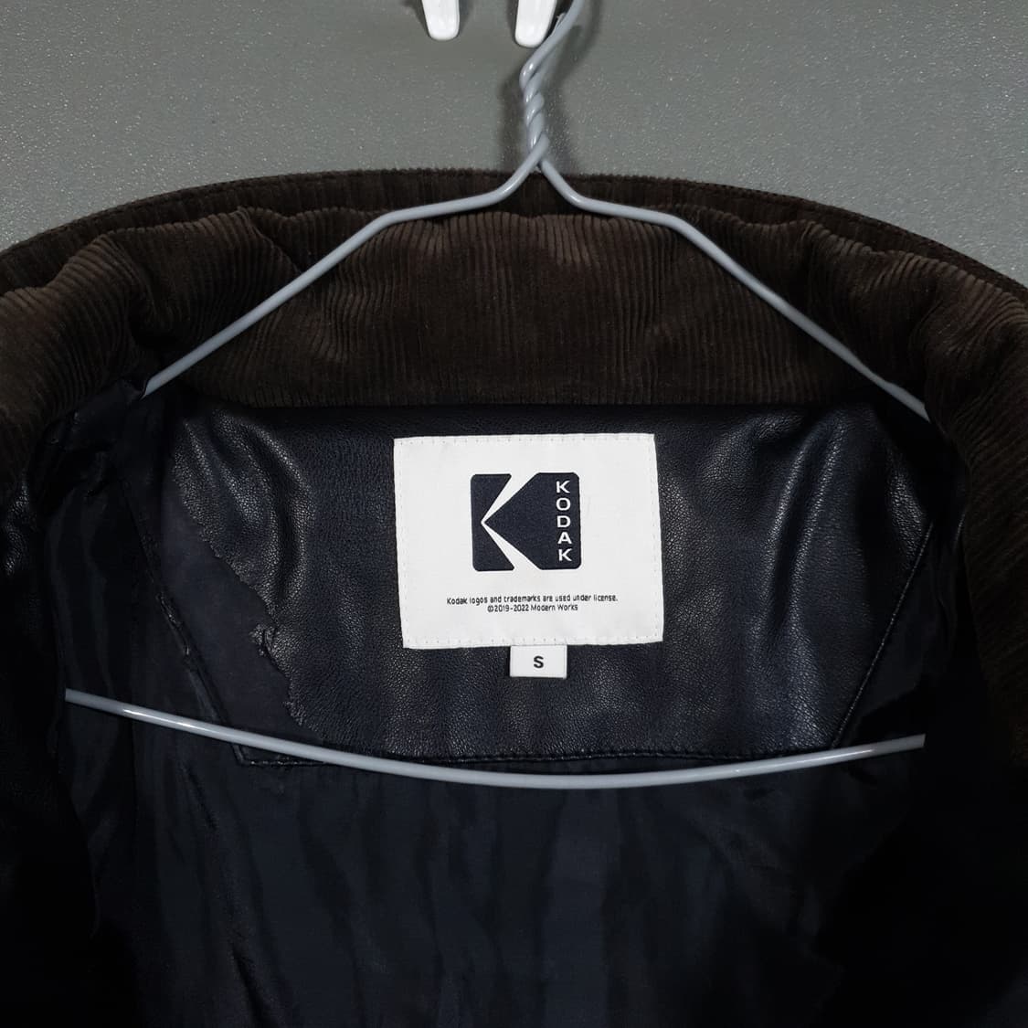 실측 XL) 코닥 신형 21FW 페이크 레더 하이넥 가죽 패딩 점퍼 블랙 상품이미지5